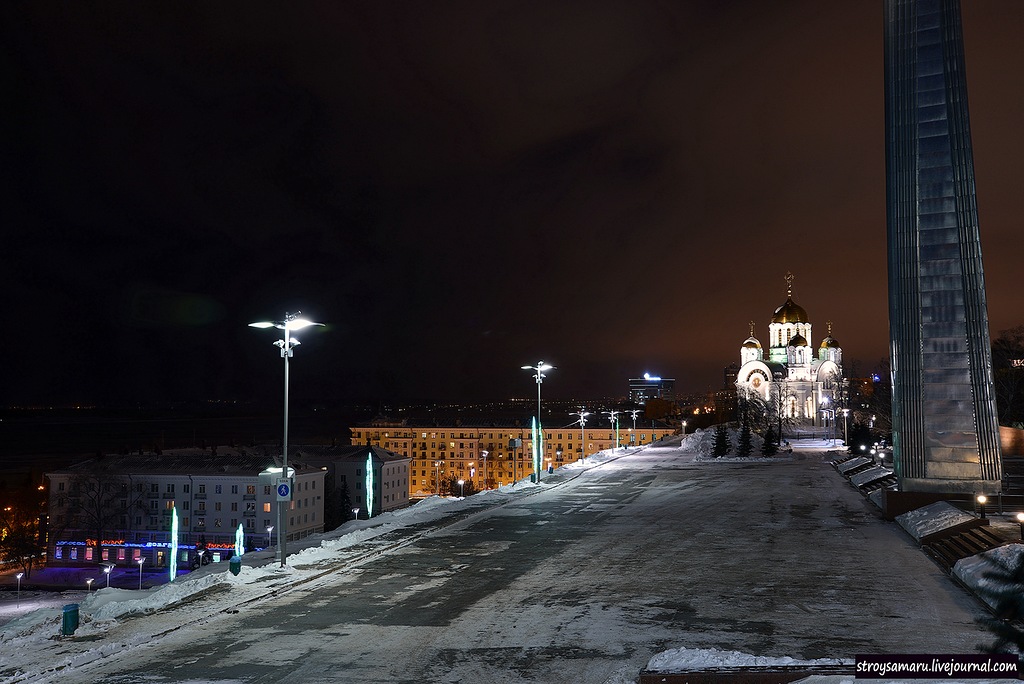 Территория самары. Монумент славы Самара. Самара ночная площадь. Площадь славы в Самаре ночью. Самара ночью зимой 21 площадь славы.