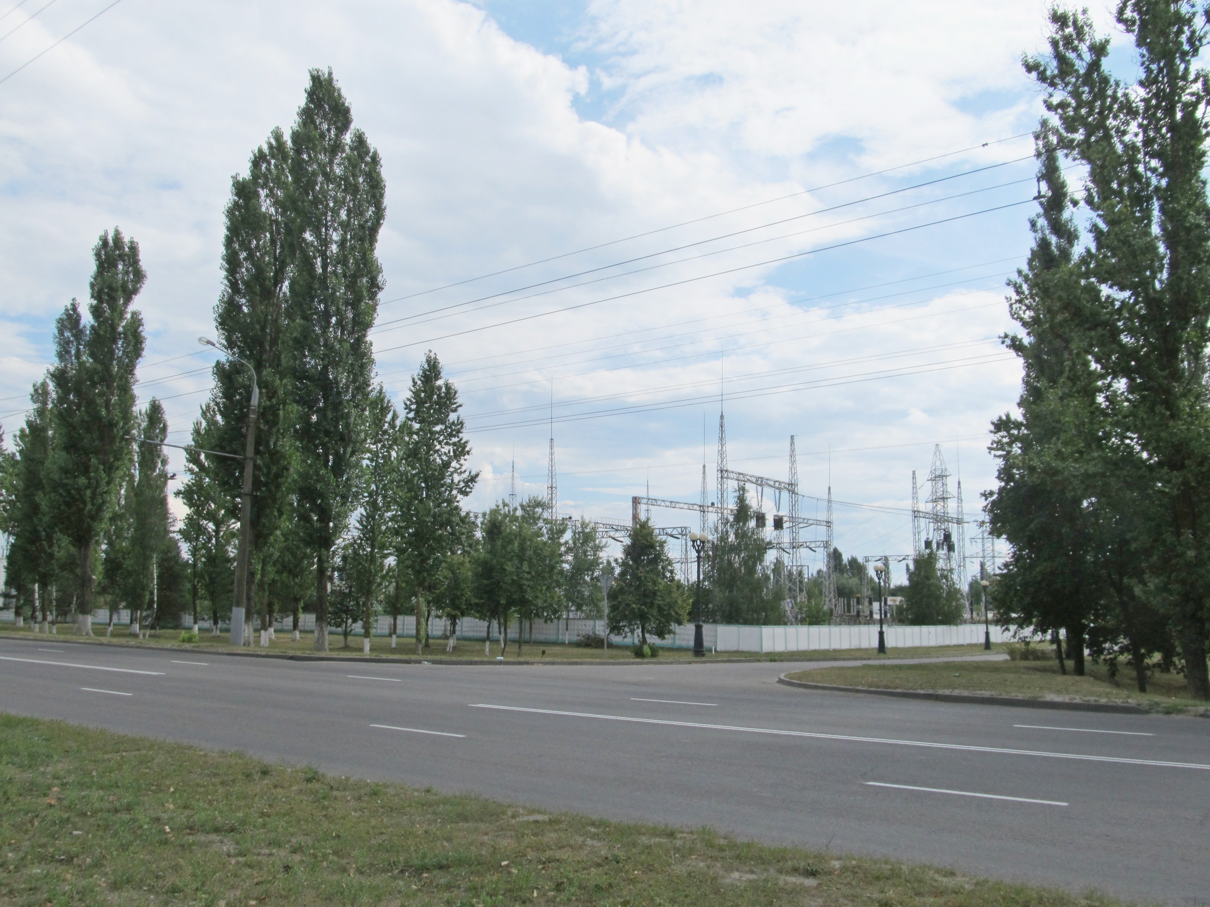 Гомель многоэтажки. Пс 110/35/10 кв западная двина. Кв гомель. Коридор 4 комнатной квартиры панельного дома 1977 года. 4х квартирный 2 этажный дом.