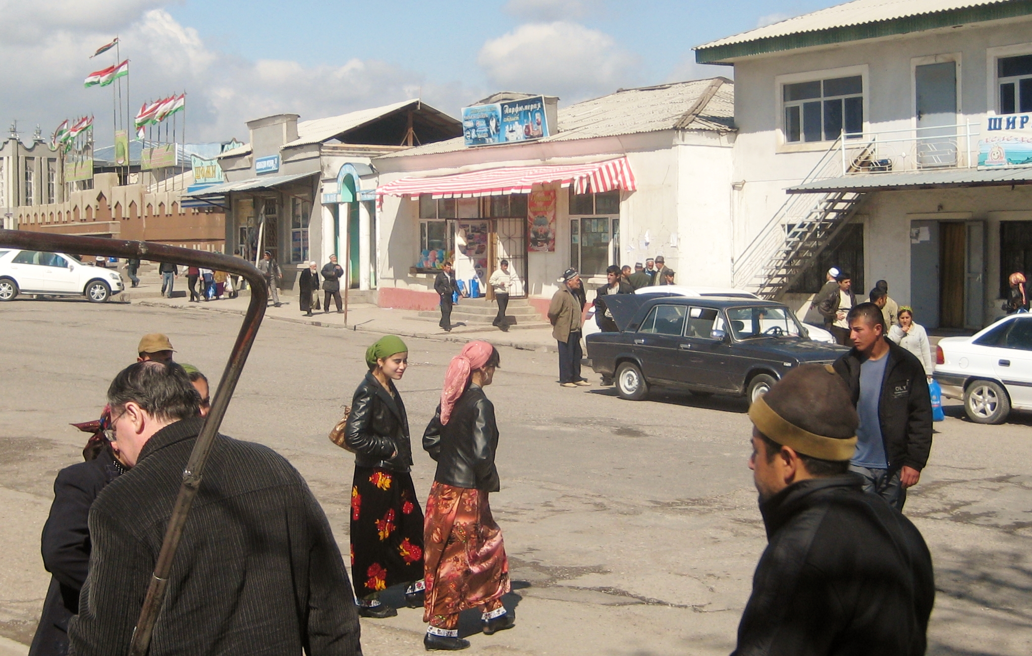 Погода таджикистан гиссар на 10. Навруз Гиссарский город Гиссар. Белайдуз город Гиссар. Пагода Таджикистана Гиссар. Город Гиссар 1990.