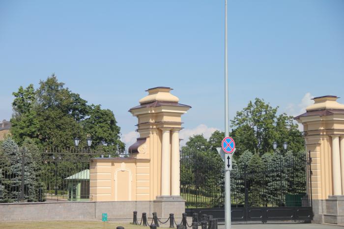усадьба воронова в москве. арка растрелли. парадный въезд. воронцовская усадьба москва. парадный въезд.