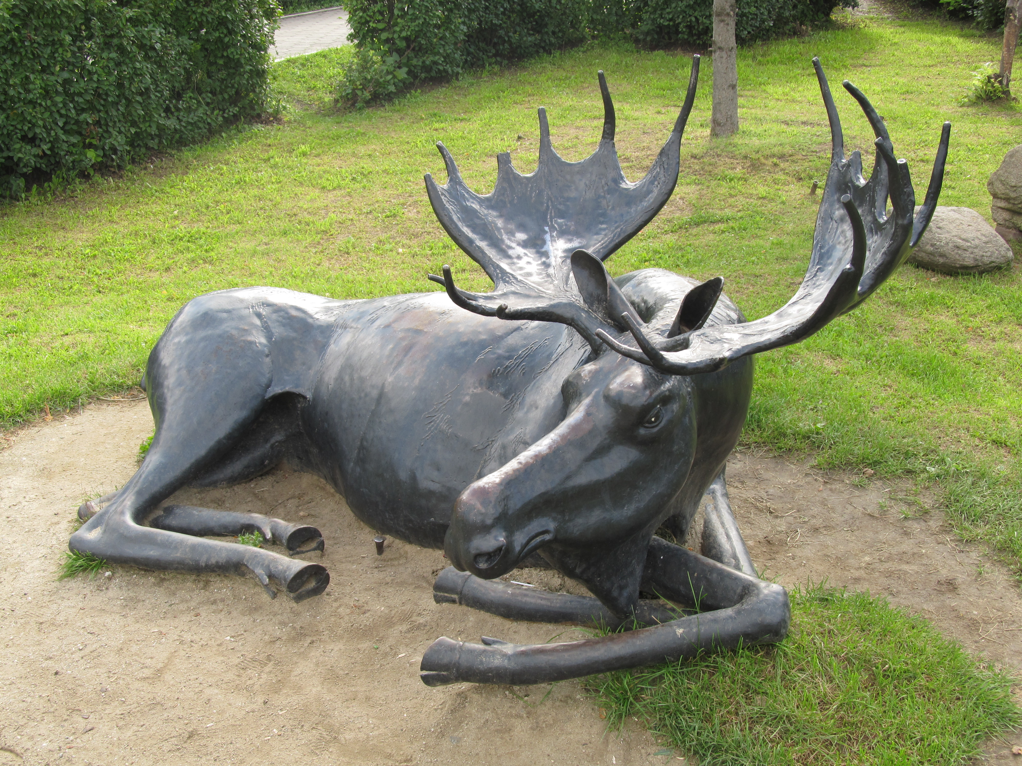 скульптура медведь и лось верхняя пышма. лось верхняя пышма. лось мончегорск. памятник лосю советск. скульптура медведь и лось верхняя пышма.