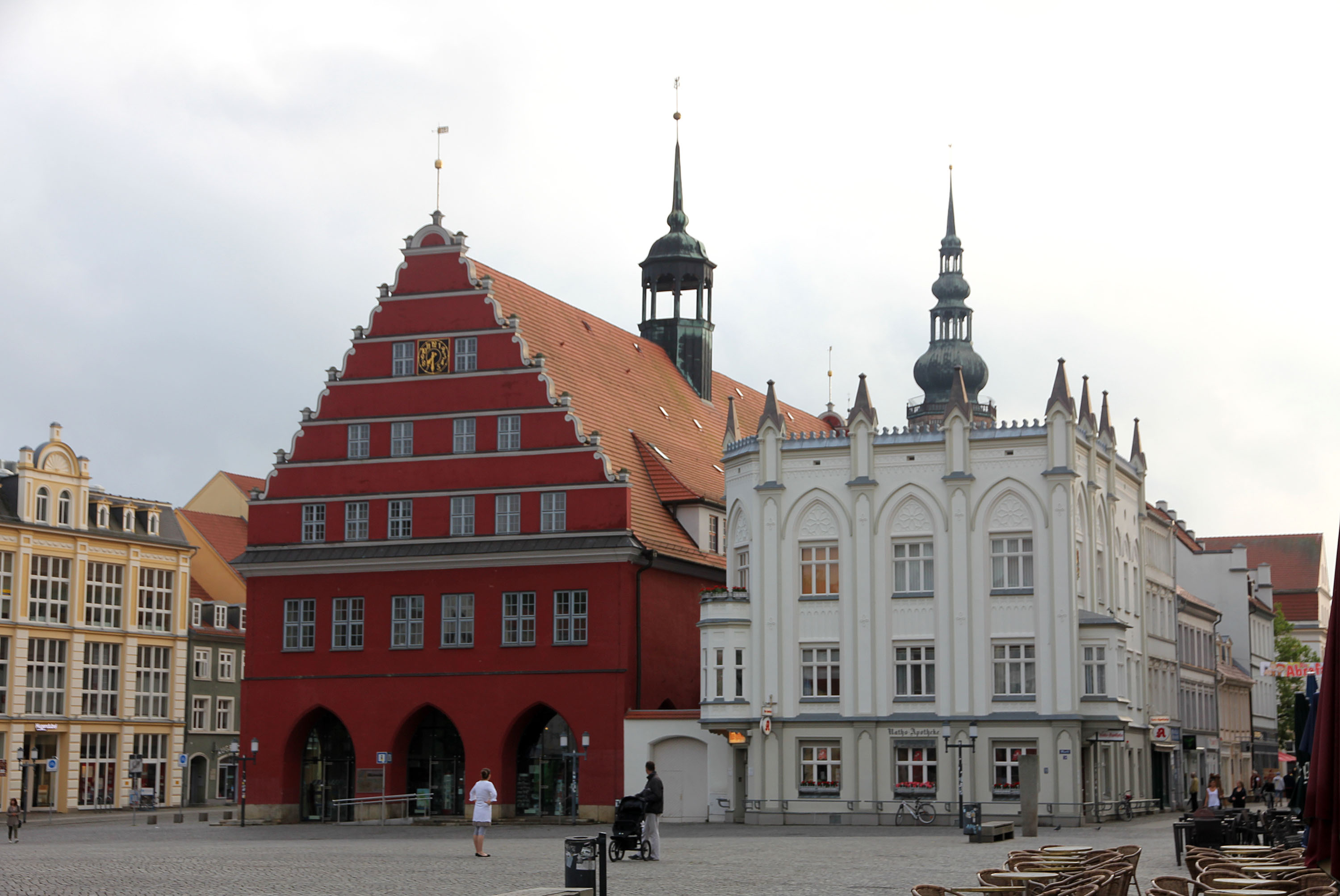 Ратуша памятники. Грайфсвальд. Greifswald Германия. Ратушная площадь Вильнюс. Грайфсвальд достопримечательности.