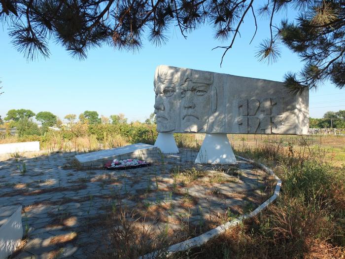 Кулешовка. Село Кулешовка Азовский район. Село Кулешовка Ростовской области. Памятник летчикам Кулешовка.