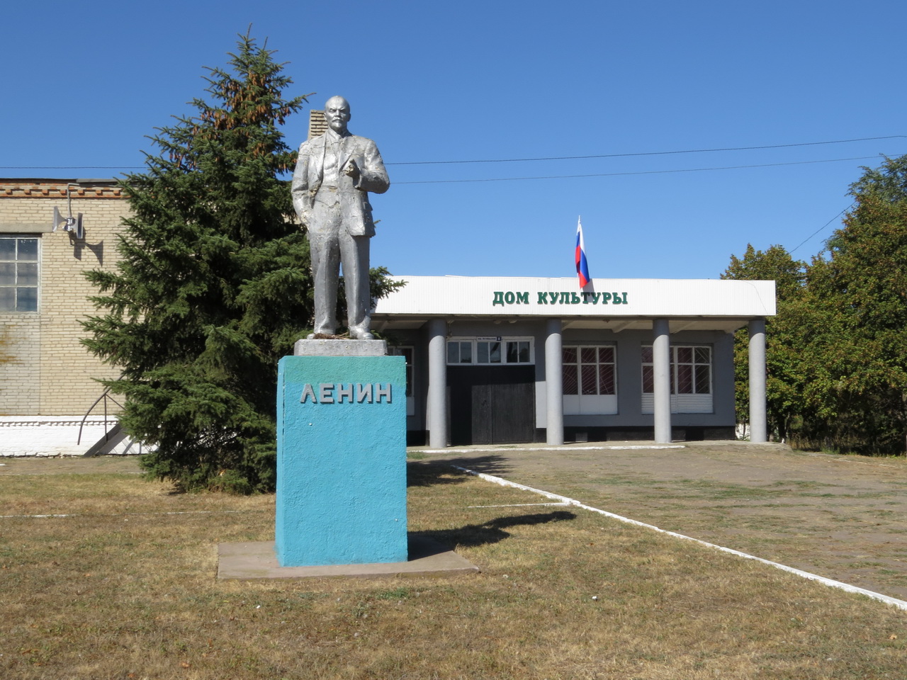 Погода село азовское. Дом культуры в Займо обрыве. Дом культуры в селе Азово. ДК В С.Пешково Азовский район. Займо обрыв Ростовская область.