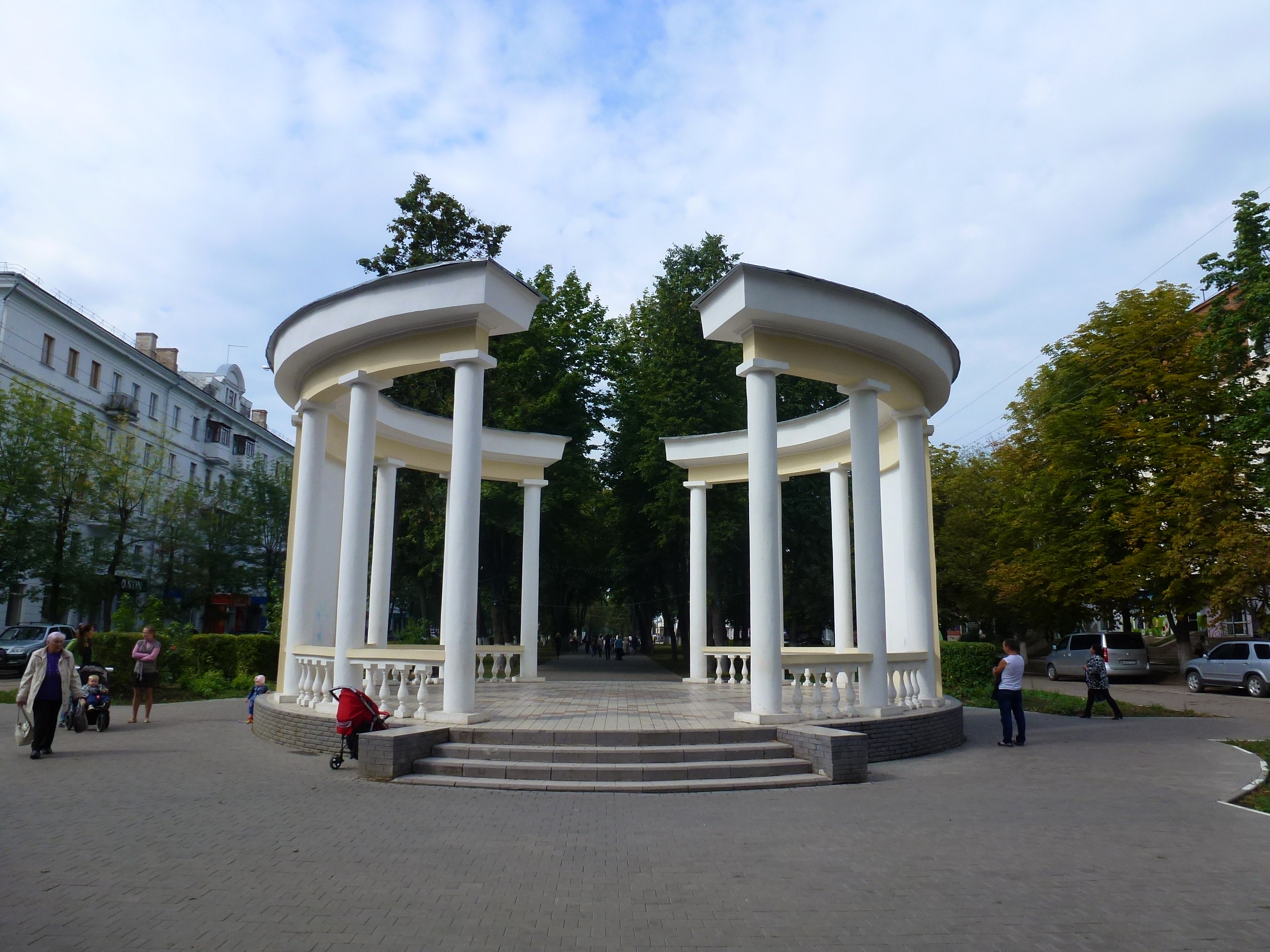 Новомосковск фото. Ротонда Новомосковск. Ротонда Новомосковск Тульской области. Тульская область город Новомосковск Ротонда. Ротонда Новомосковск лето.