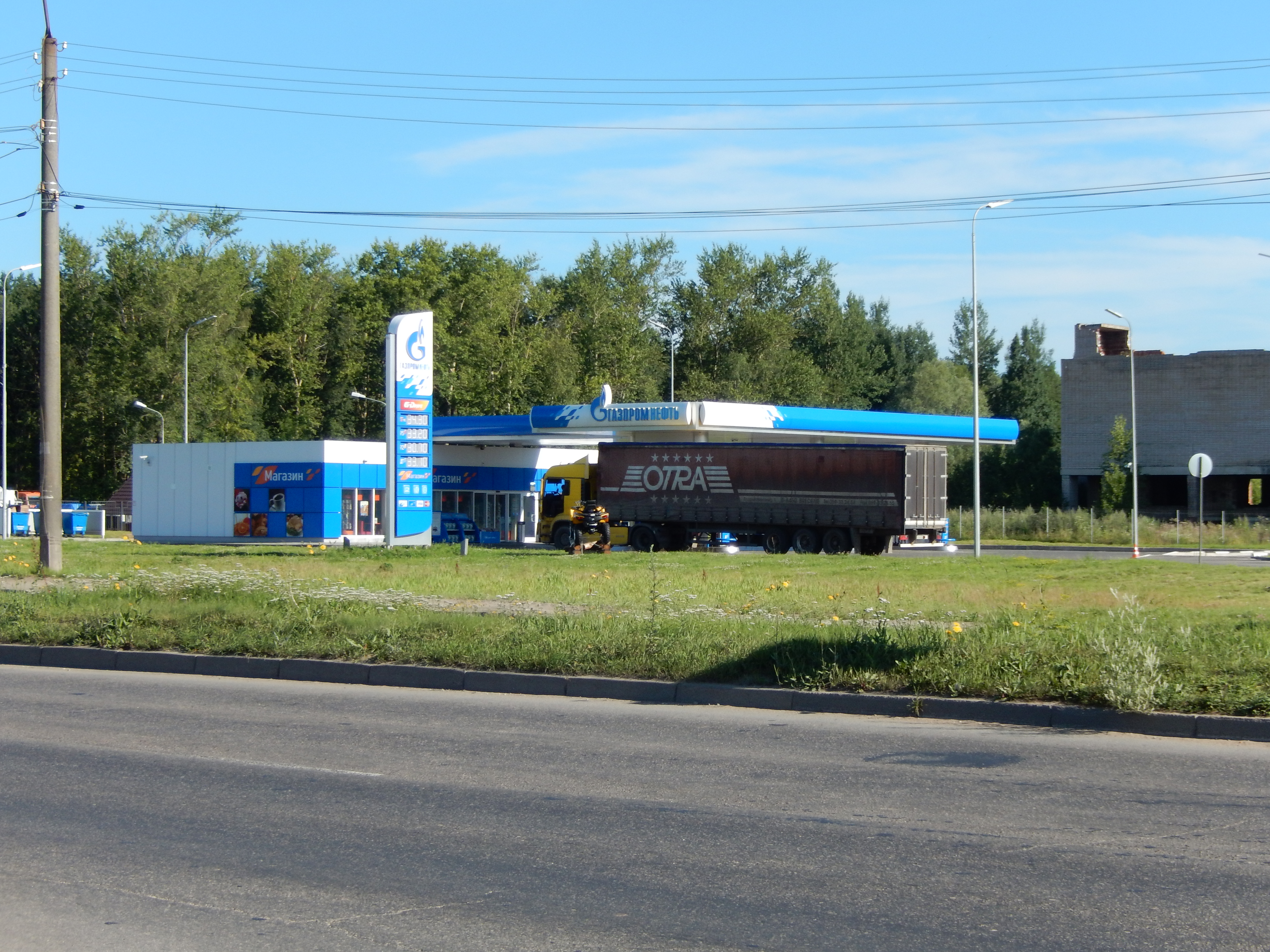 Кафе заправка великий новгород. Магазин на заправке. Туалет на заправке.