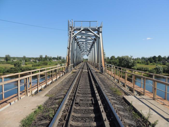 Ангара железнодорожный. Железнодорожный мост в Парфино. Ловать ЖД мост Парфино. Железнодорожный мост Братска. Железный мост в Парфино.