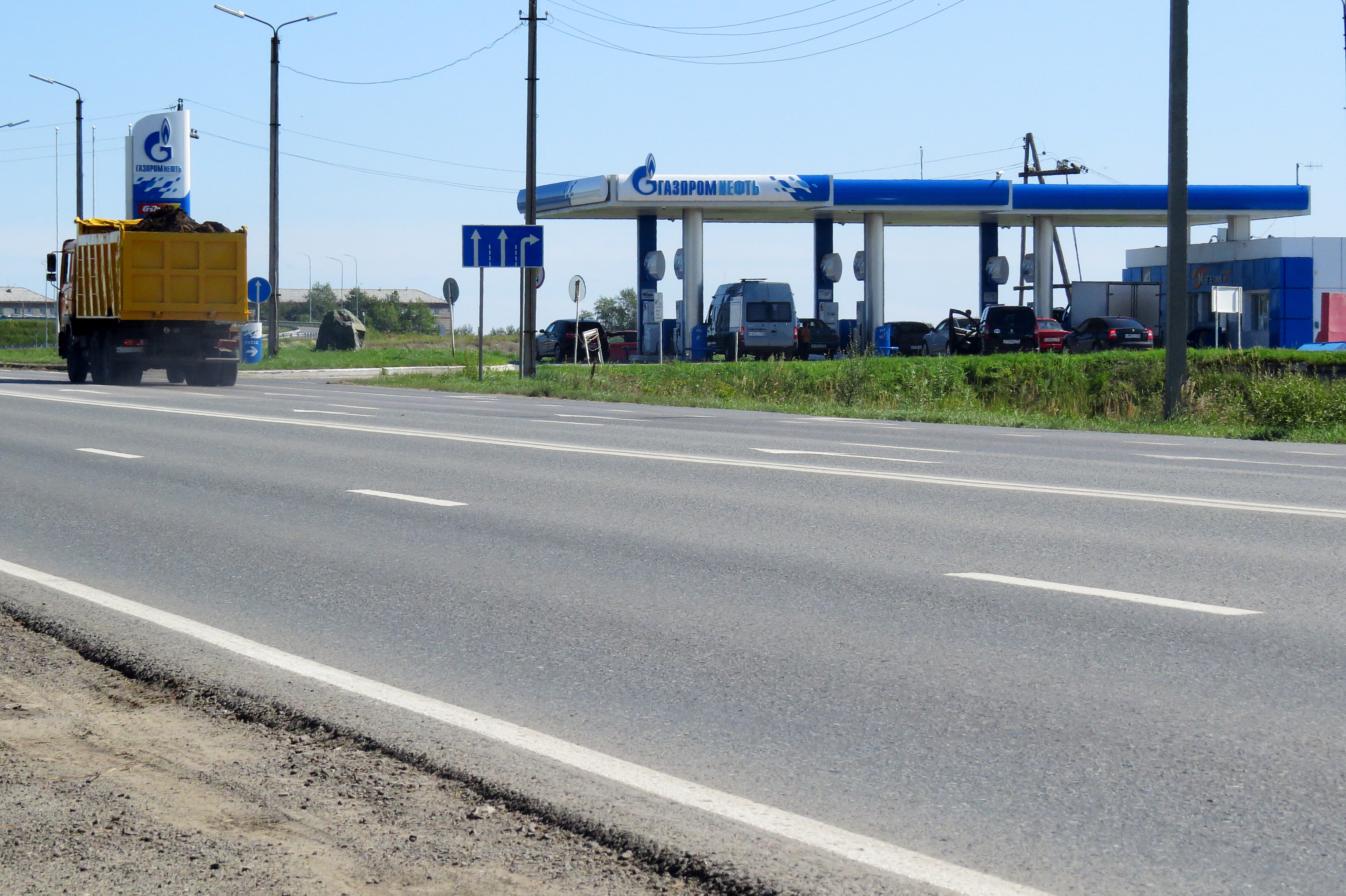 Тобольский тракт тюмень. Заправка Газпром Тюмень. АЗС В Антипино. Газпром в Антипино. Газпромнефть поселка муген.