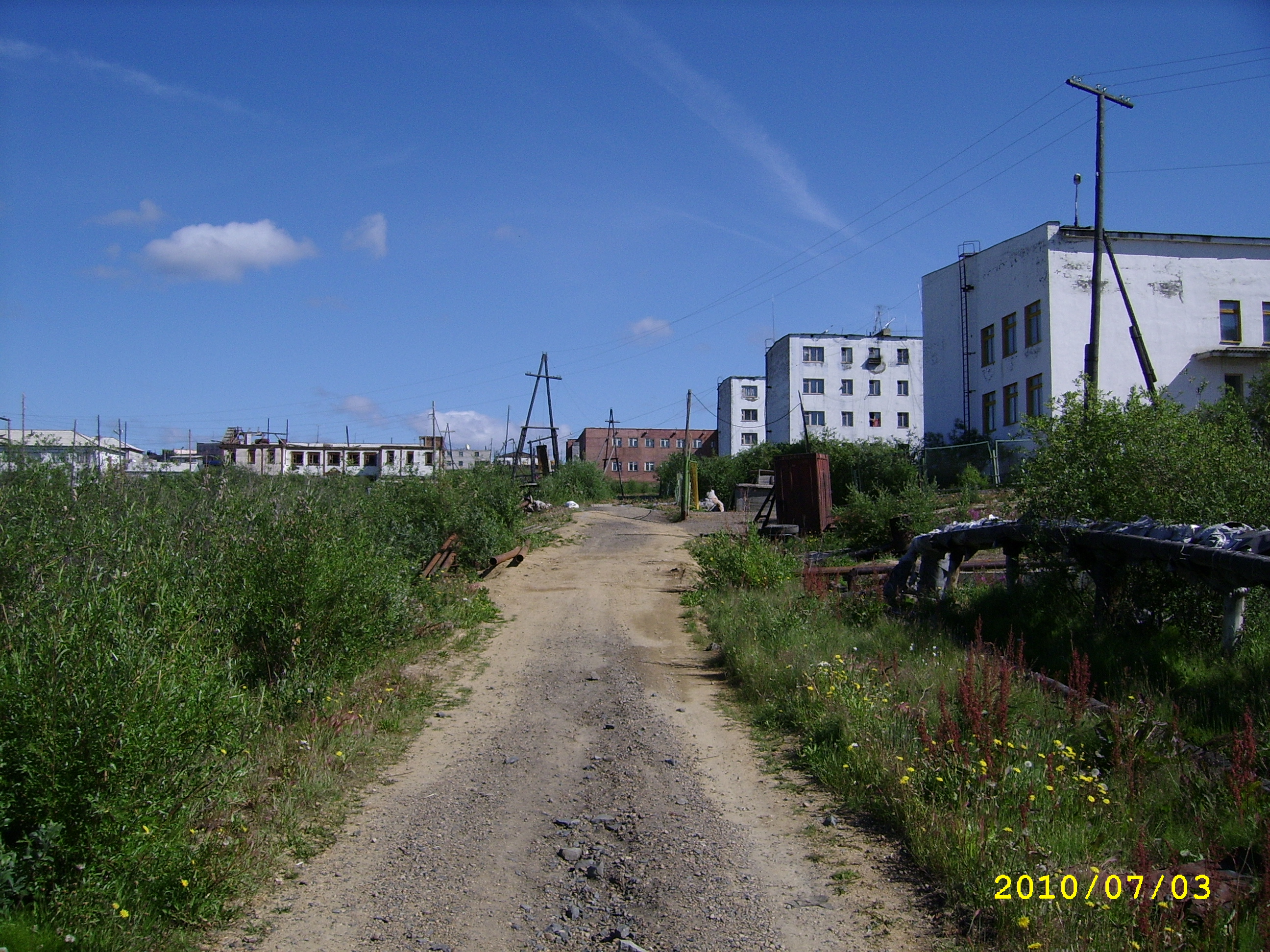 Черский. Поселок Черский зеленый мыс. Черский (посёлок городского типа). Черский посёлок Якутия автобаза. Черский город призрак.