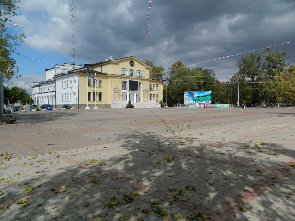 Улицы города славянска. Дворец культуры в Славянске на Кубани. ГДК Славянск на Кубани. Россия город Славянск на Кубани улица Победы дом культуры. Дом культуры Славянск на Кубани.