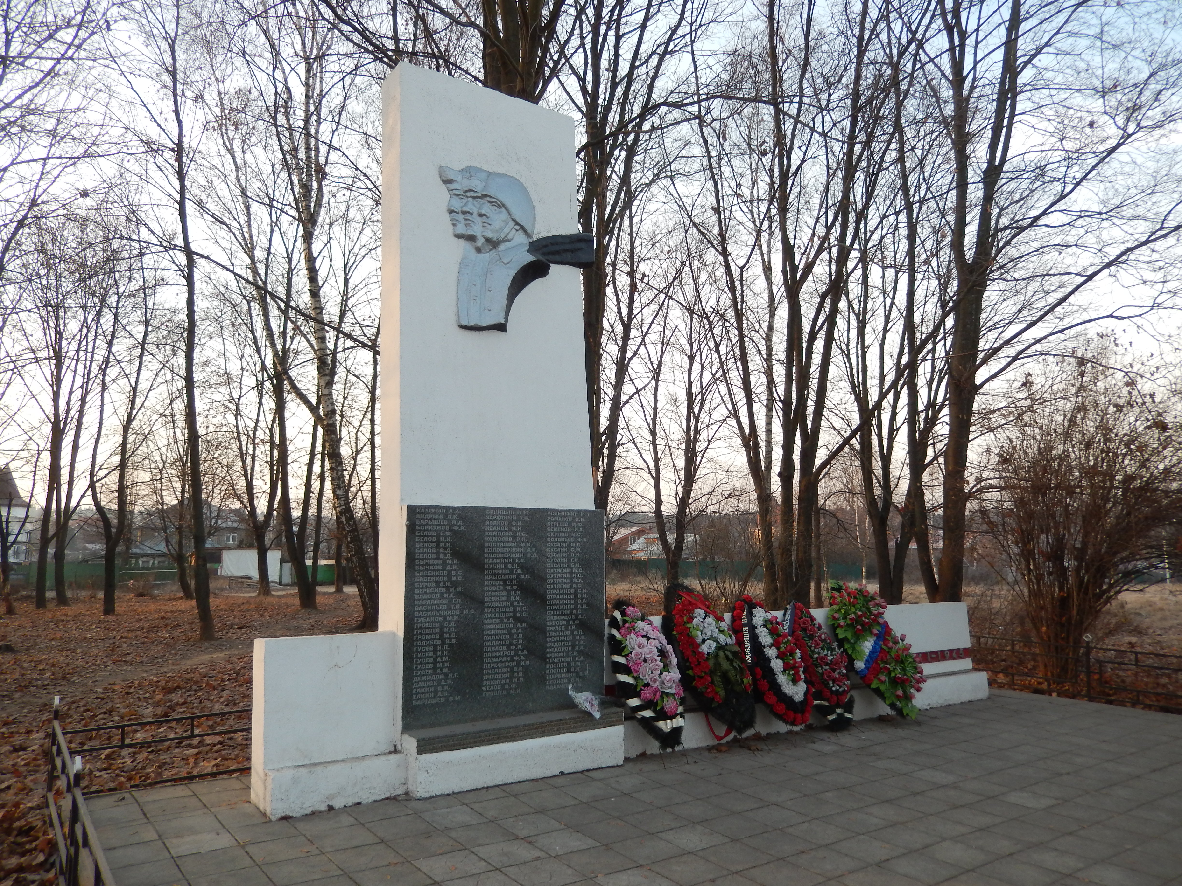 Памятник погибшим. Памятник погибшим в Великой Отечественной войне деревне Бунятино. Николо-Хованское мемориал Великой Отечественной войны. Губкин памятник в Поздняково. Памятника Великой Отечественной войне село Урга.