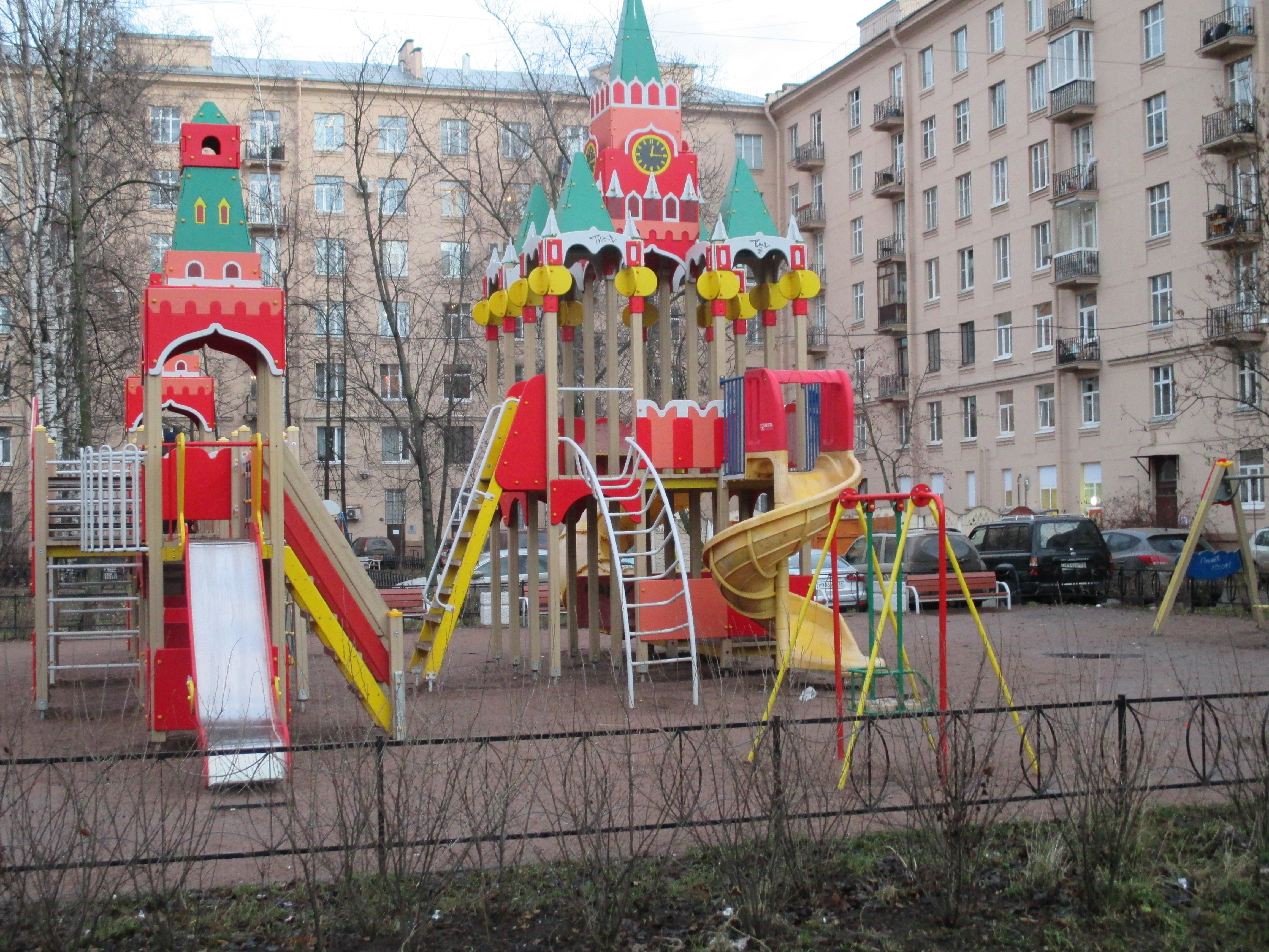 Детские санкт петербург. Планерная 49 Санкт-Петербург детская площадка. Якобштадтский переулок детская площадка. Бородинская улица Санкт-Петербург детская площадка. Школа 221 Санкт-Петербург детская площадка.