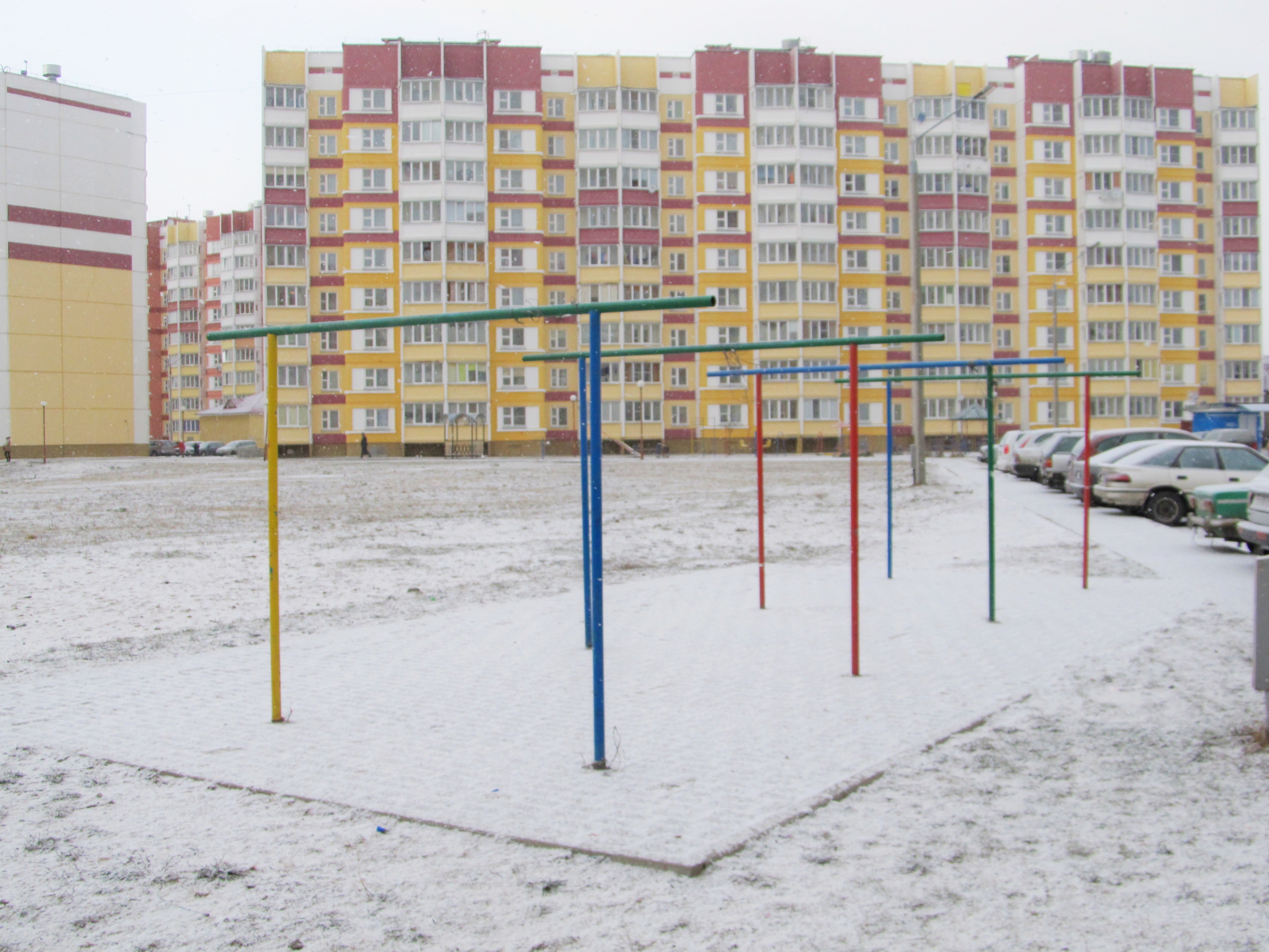площадка для сушки белья. хозяйственная площадка во дворе. площадка сушки белья. площадка сушки белья. площадка сушки белья.