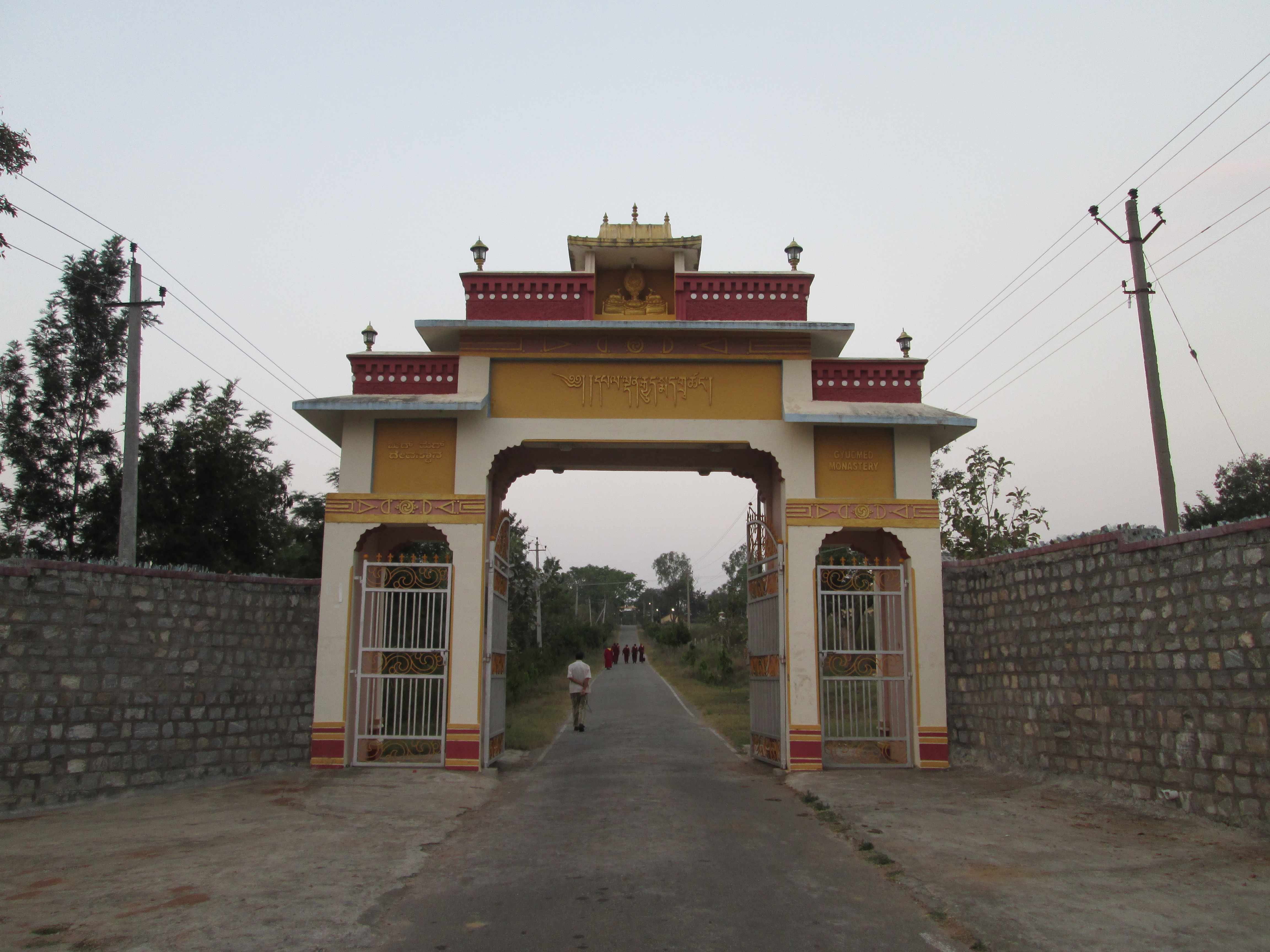 Gate