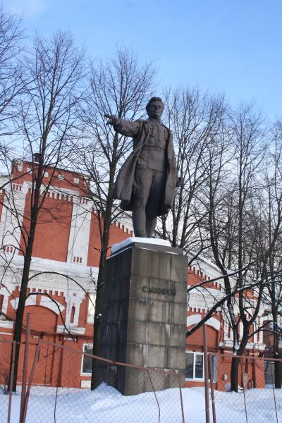 Киров петербург. Памятник Кирову в Санкт-Петербурге на Обводном. Памятник погибшим сотрудникам Подъемтрансмаша. Памятники с.м.Кирову в Санкт-Петербурге адрес. Обводный отряд имени Сергея Мироновича Кирова.