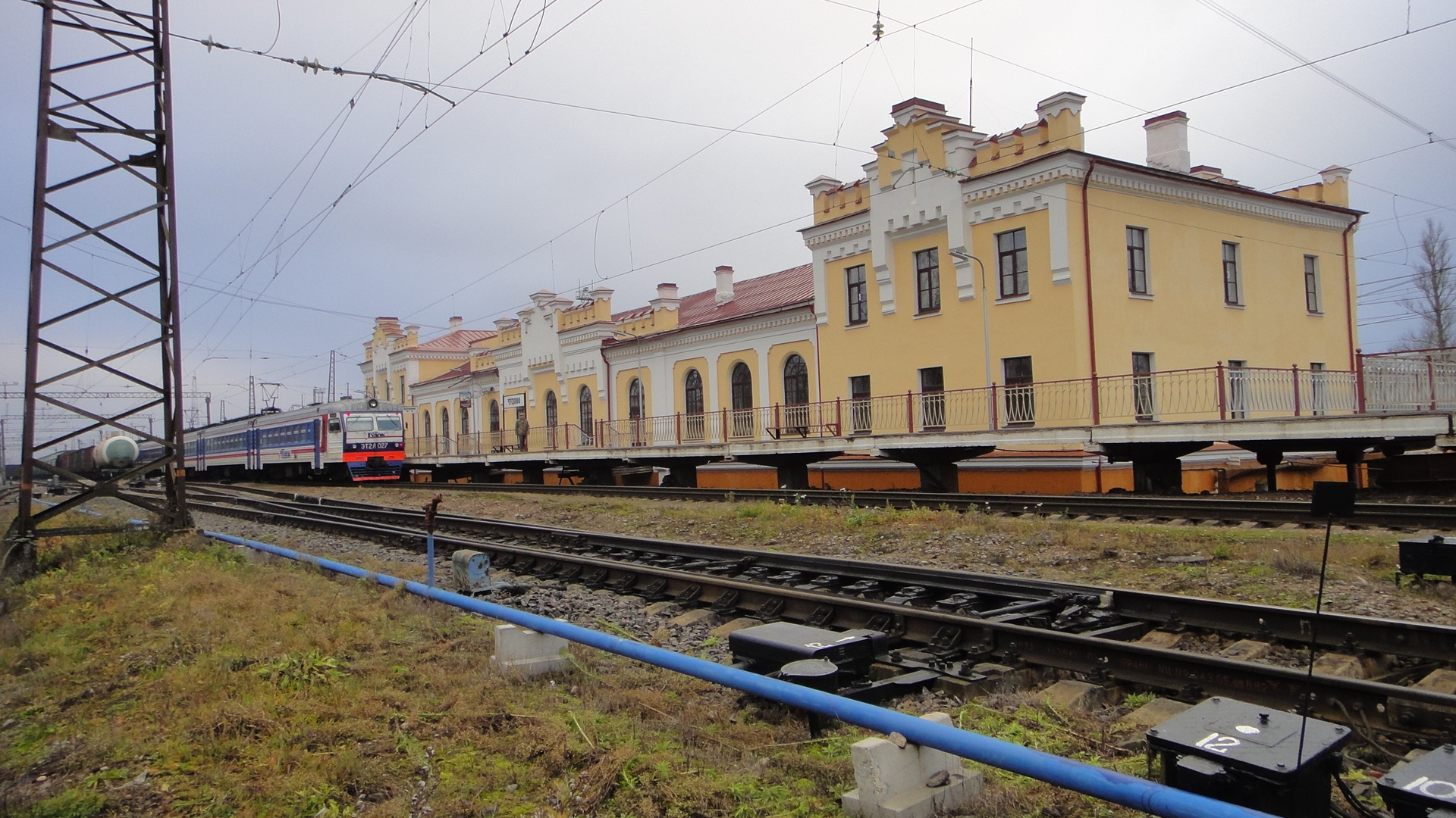 Новгородская область железная дорога. Чудово ЖД вокзал. Станция Чудово Новгородская область. ЖД вокзал Чудово Новгородская область. Вокзал Чудово Новгородская.