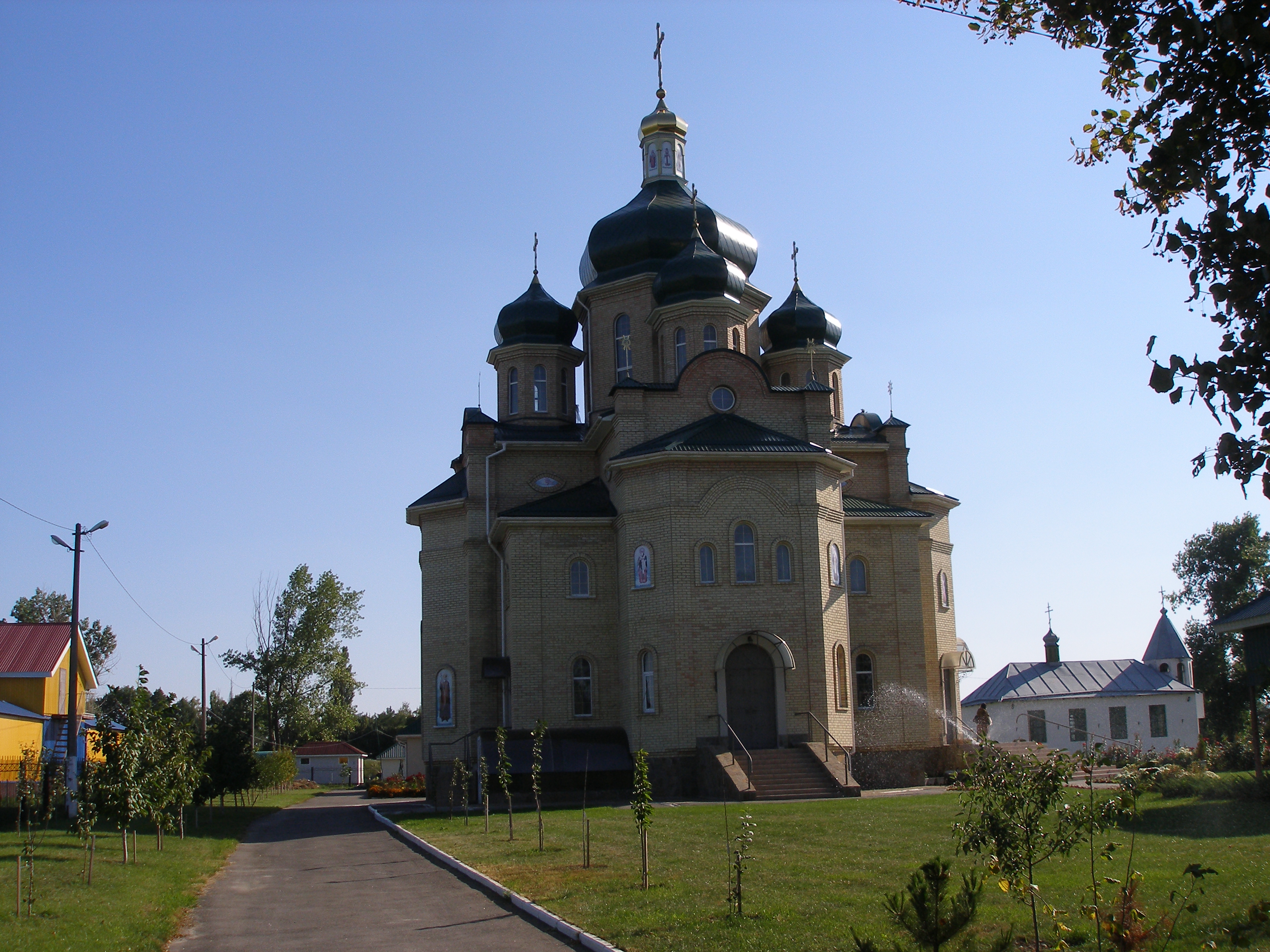 территория храма