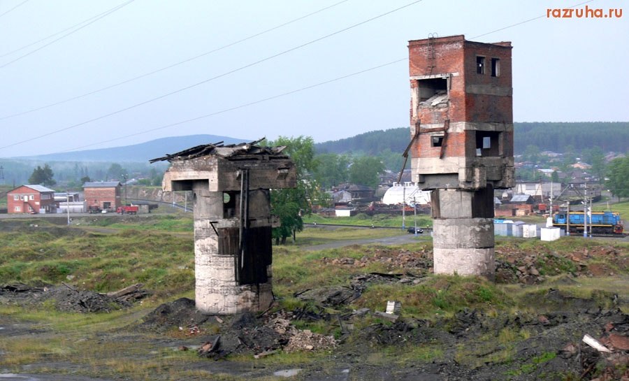 Поселок шахты. Покровск-Уральский фото. Покровск Уральский в пыли. Даньша Википедия.