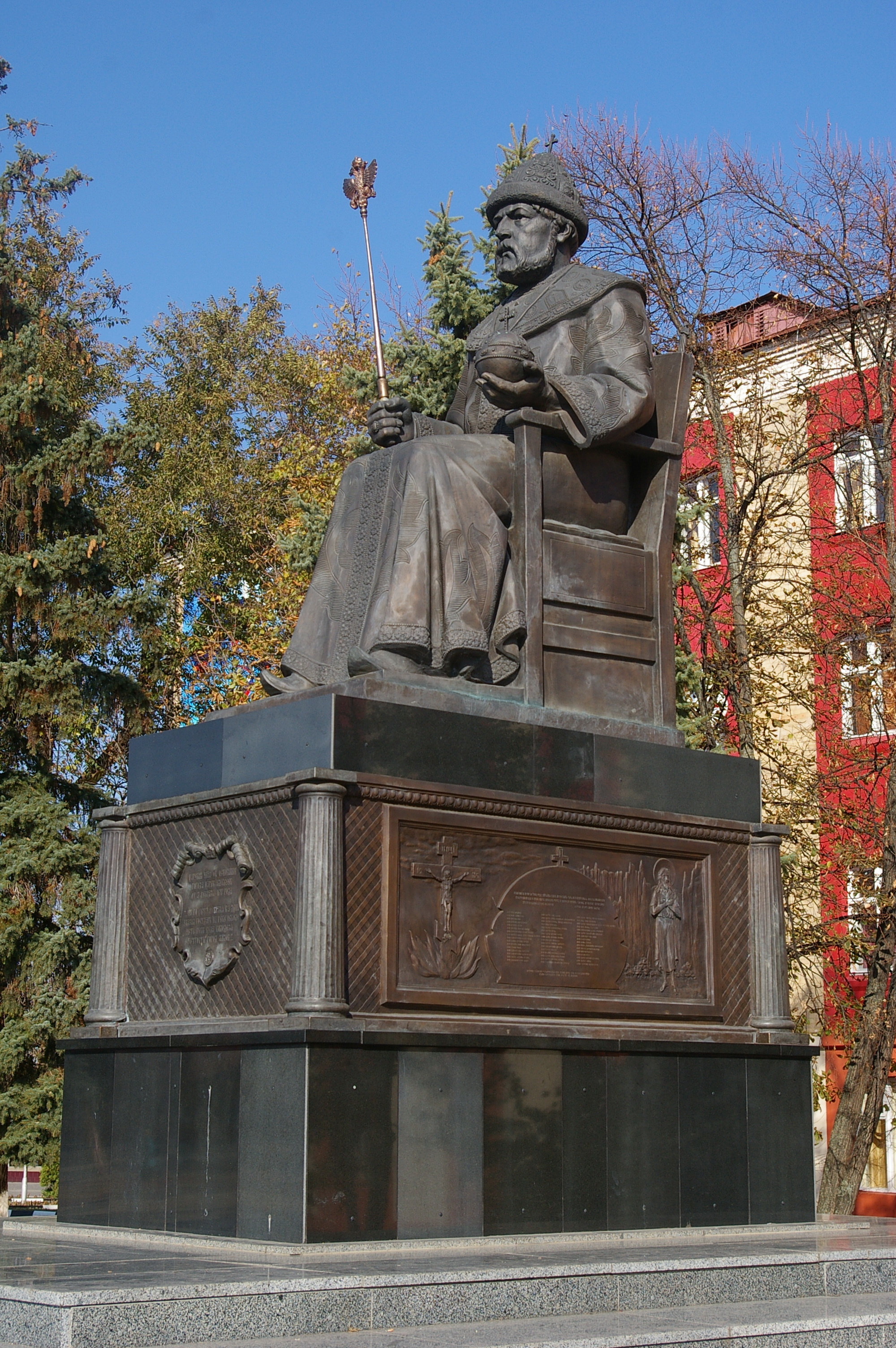 Памятник царя. Памятник царю Алексею новый Оскол. Памятник царю Алексей Михайловичу новый Оскол. Памятник Алексею Михайловичу Романову. Новый Оскол памятник Алексею Михайловичу.