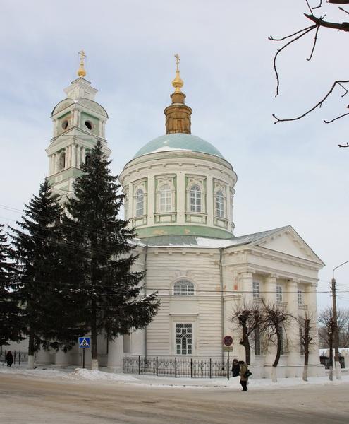 Храм покрова пресвятой богородицы рыльск. Покровский собор Рыльск. Рыльск Церковь Покрова. Город Рыльск Покровский собор. Покровский храм город Рыльск Курская область.