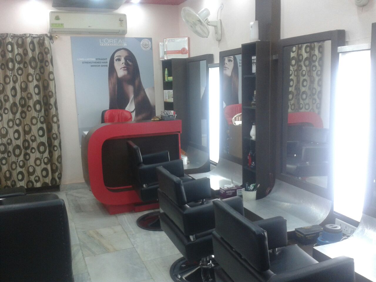 Dazzles Beauty Salon - Delhi