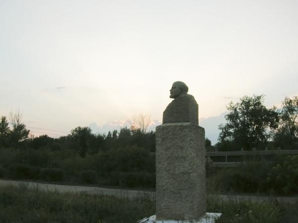 Береславка волгоградская. Береславка Волгоградская область. Поселок Береславка Калачевского района Волгоградской области. Береславка памятник Ленину. Береславка Кировоградская область.