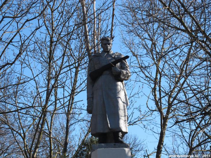 Братская могила советских солдат. Памятники солдатам 1943. Кабардинка Братская могила.