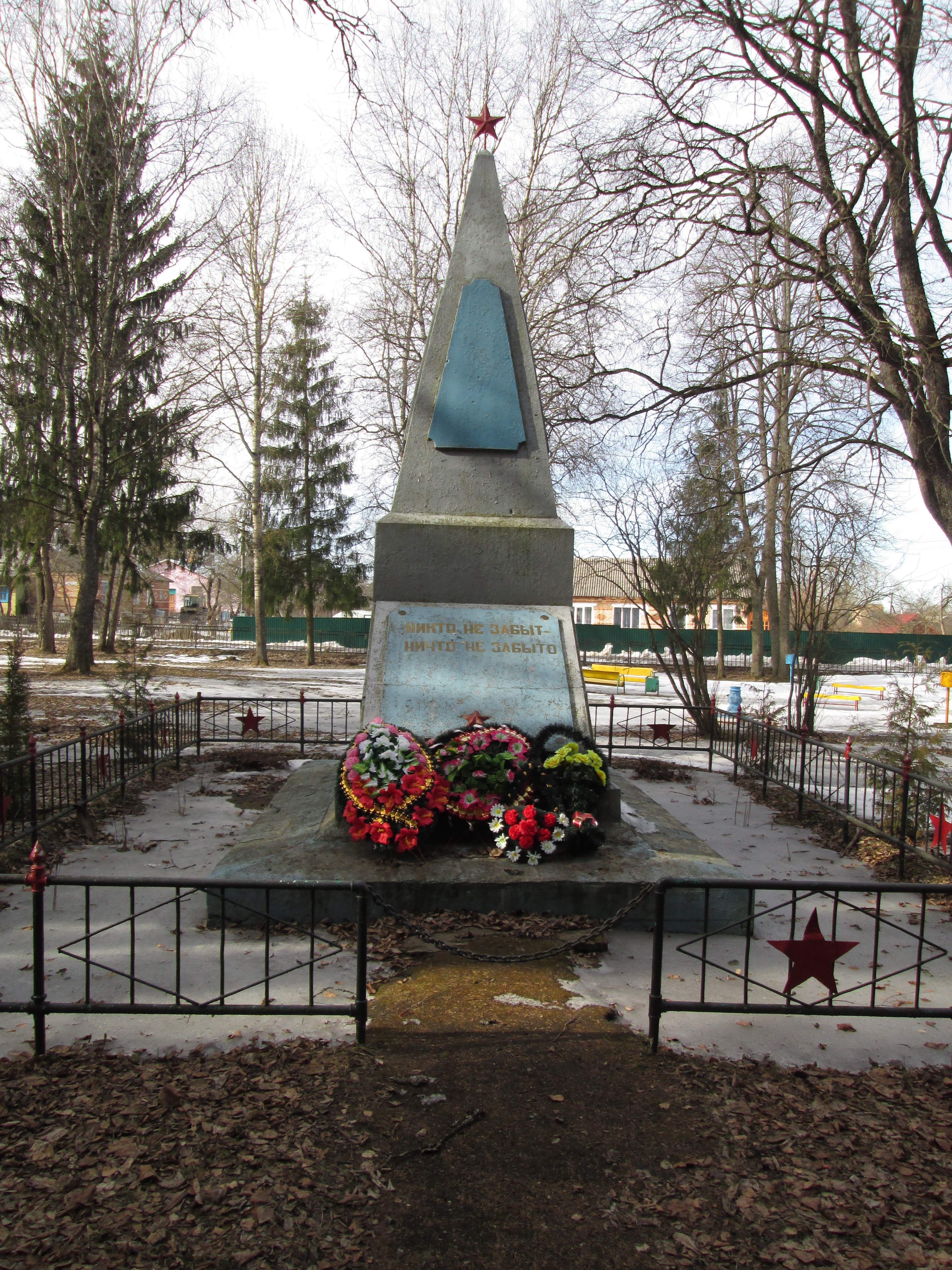 Погода токарево гагаринского. Токарево Смоленская область Гагаринский район. Село Токарево Гагаринский район. Село Токарево Смоленская область Гагаринский район Обелиск. Памятник погибшим односельчанам.