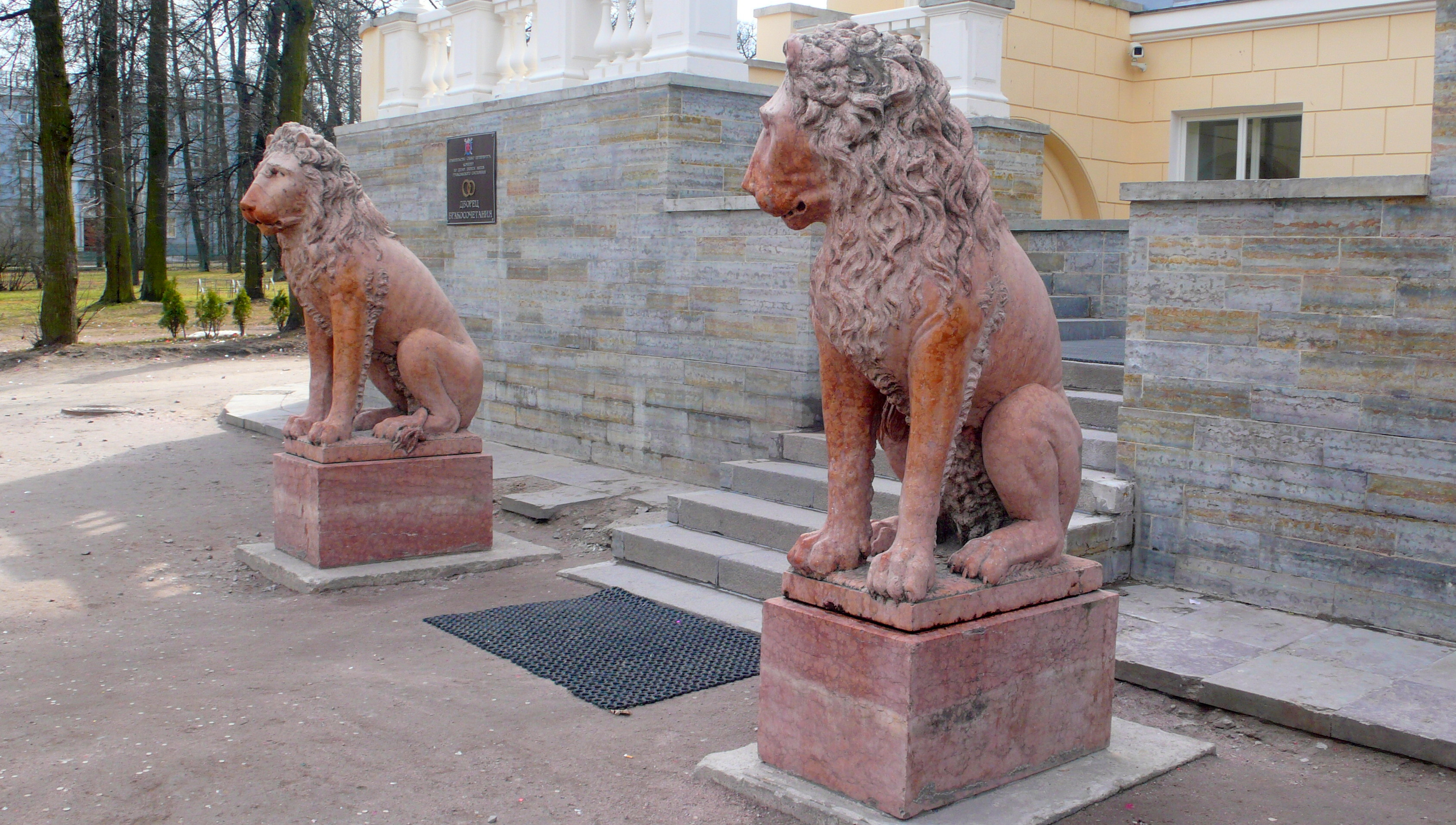 скульптура льва в санкт петербурге