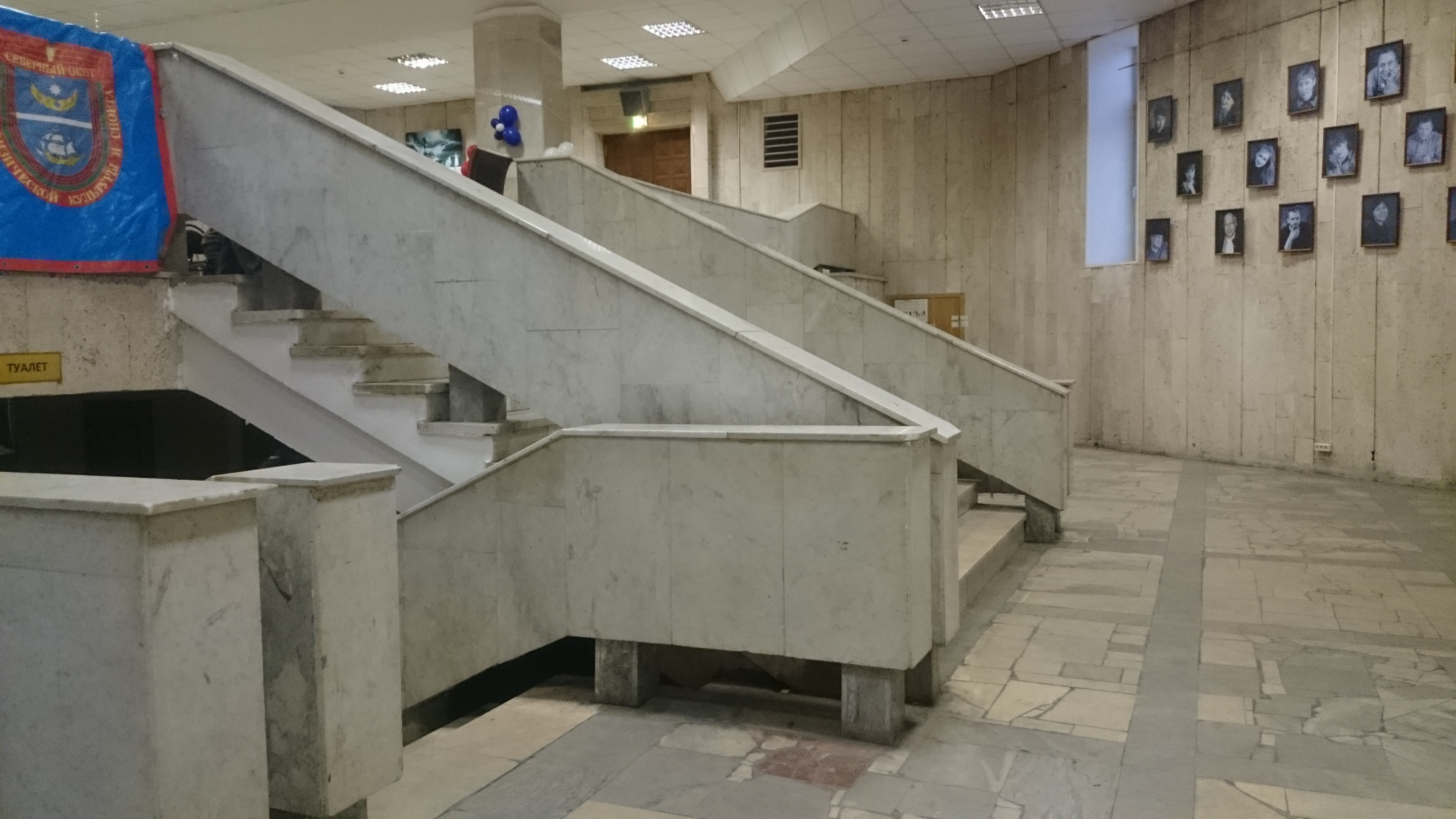 вывеска театра