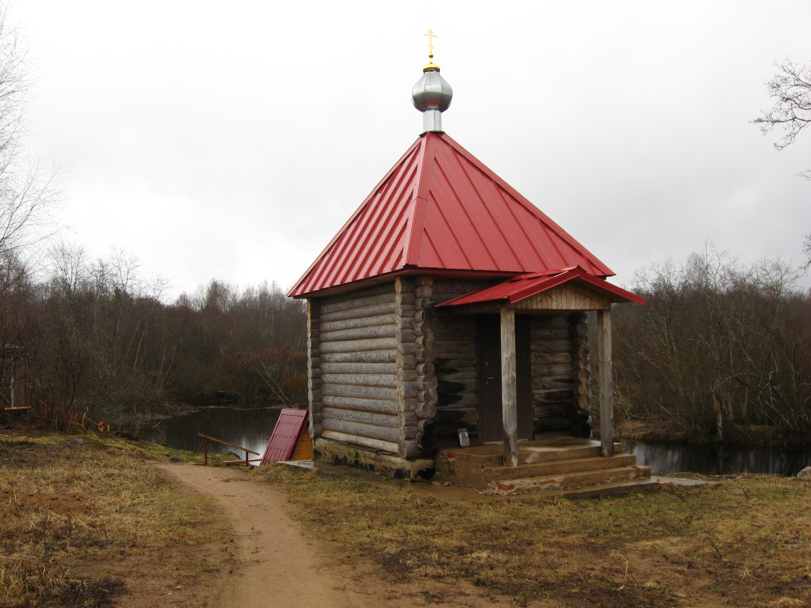 Родник часовня. Заянье Плюсский. Заянье Плюсский район. Деревня Заянье Псковской области. Заянье Псковская область Плюсский район.