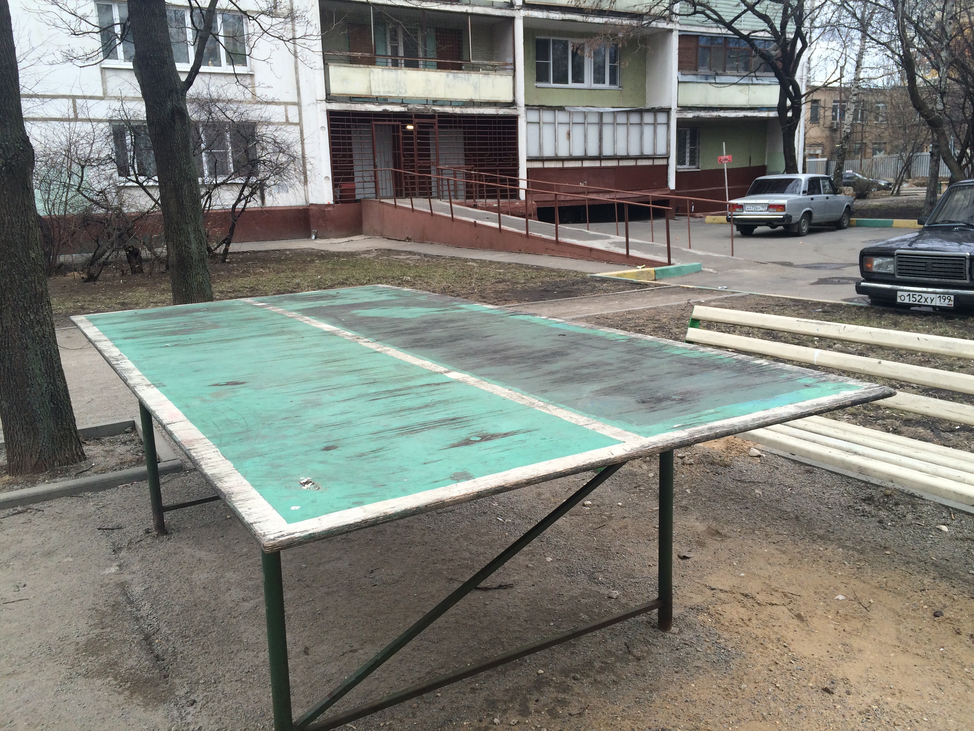 Старый теннисный стол
