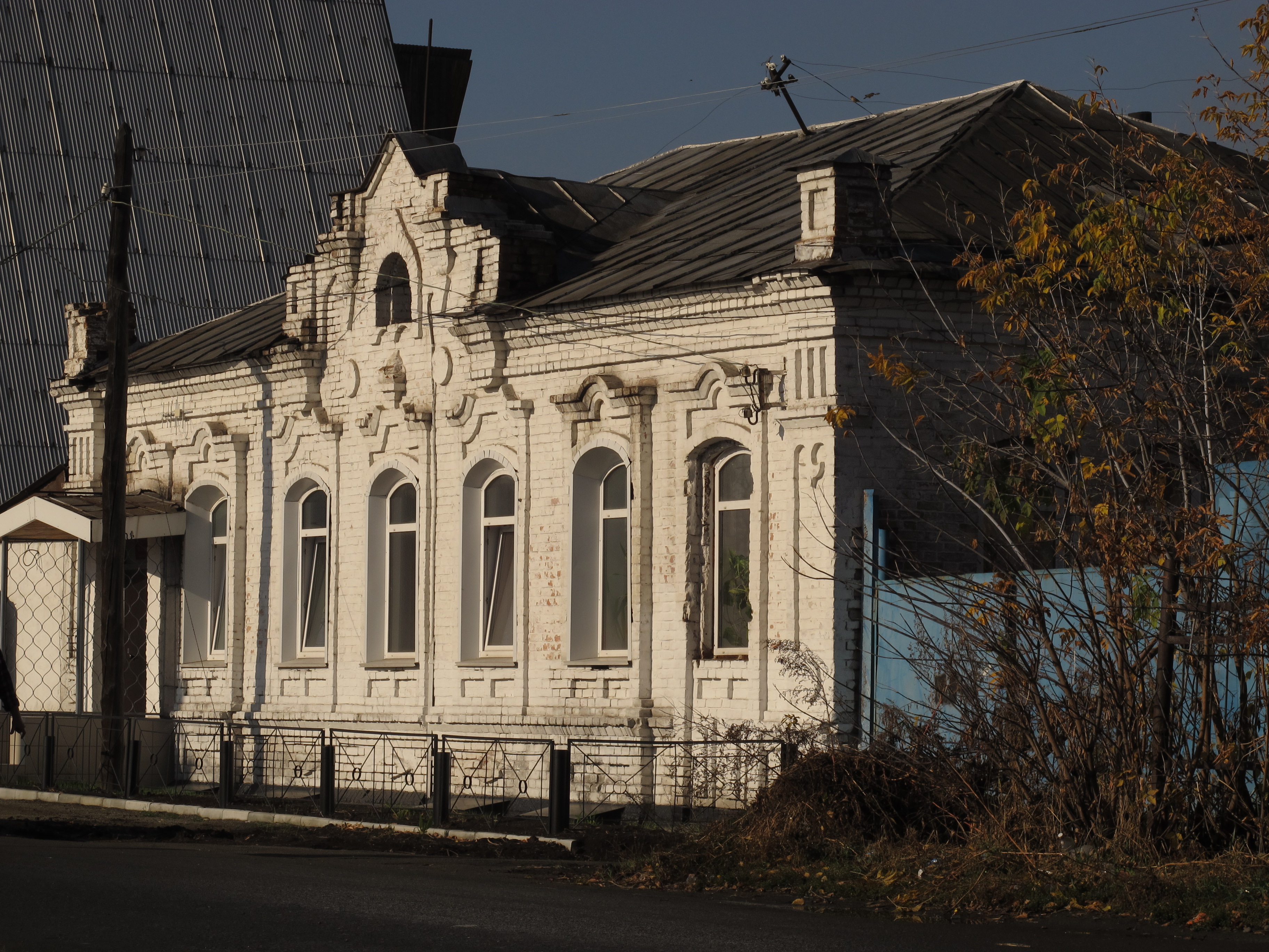 Дом бийск. Старые здания Бийска. Бийск старый город здания. Городское здание Бийск. Старый центр Бийск исторические здания.