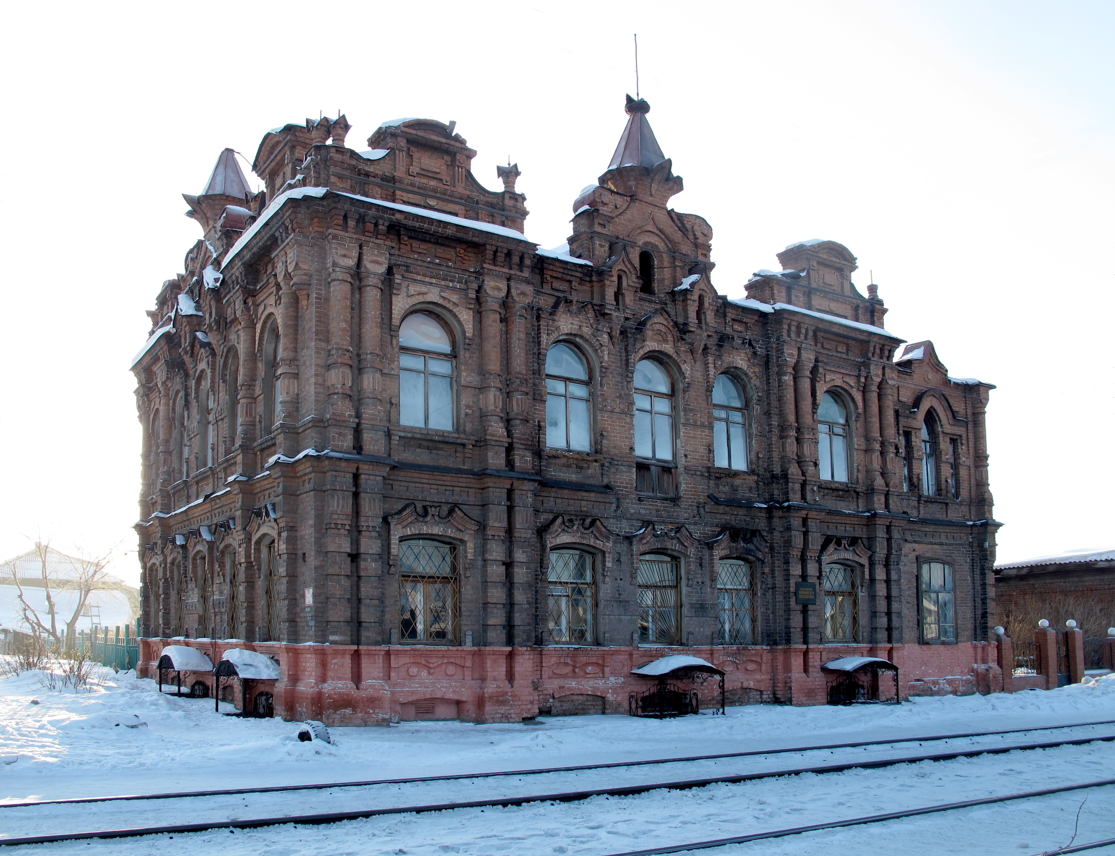 Бийский бийске. Особняк купца Халтурина Бийск. Бийск старый центр. Бийск дом купца Васенева. Старый центр Бийск исторические здания.