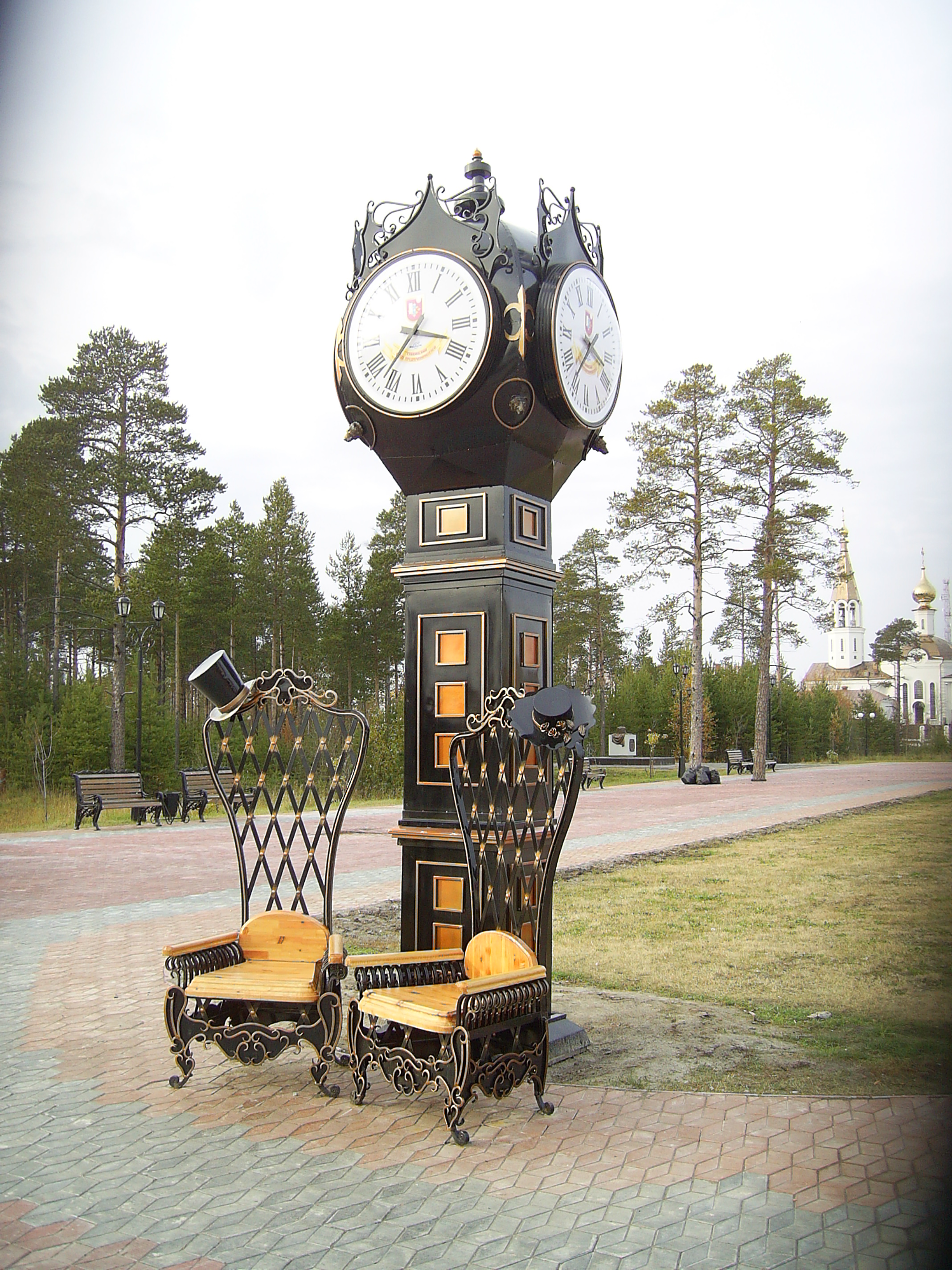 Губкинский городские часы