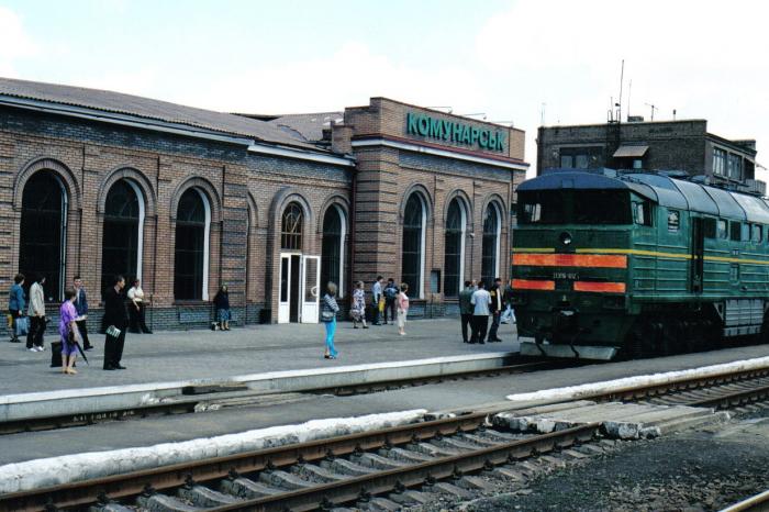 Ходят ли поезда. Коммунарск (станция). Коммунарск вокзал. Алчевск ЖД станция. ЖД Коммунарск.