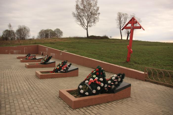 Мемориал военным бурятии. Мемориальный комплекс в Ельне Можайский. Захоронения Ельня воинские. Воинский мемориал в Ельне. Гальчино мемориал.