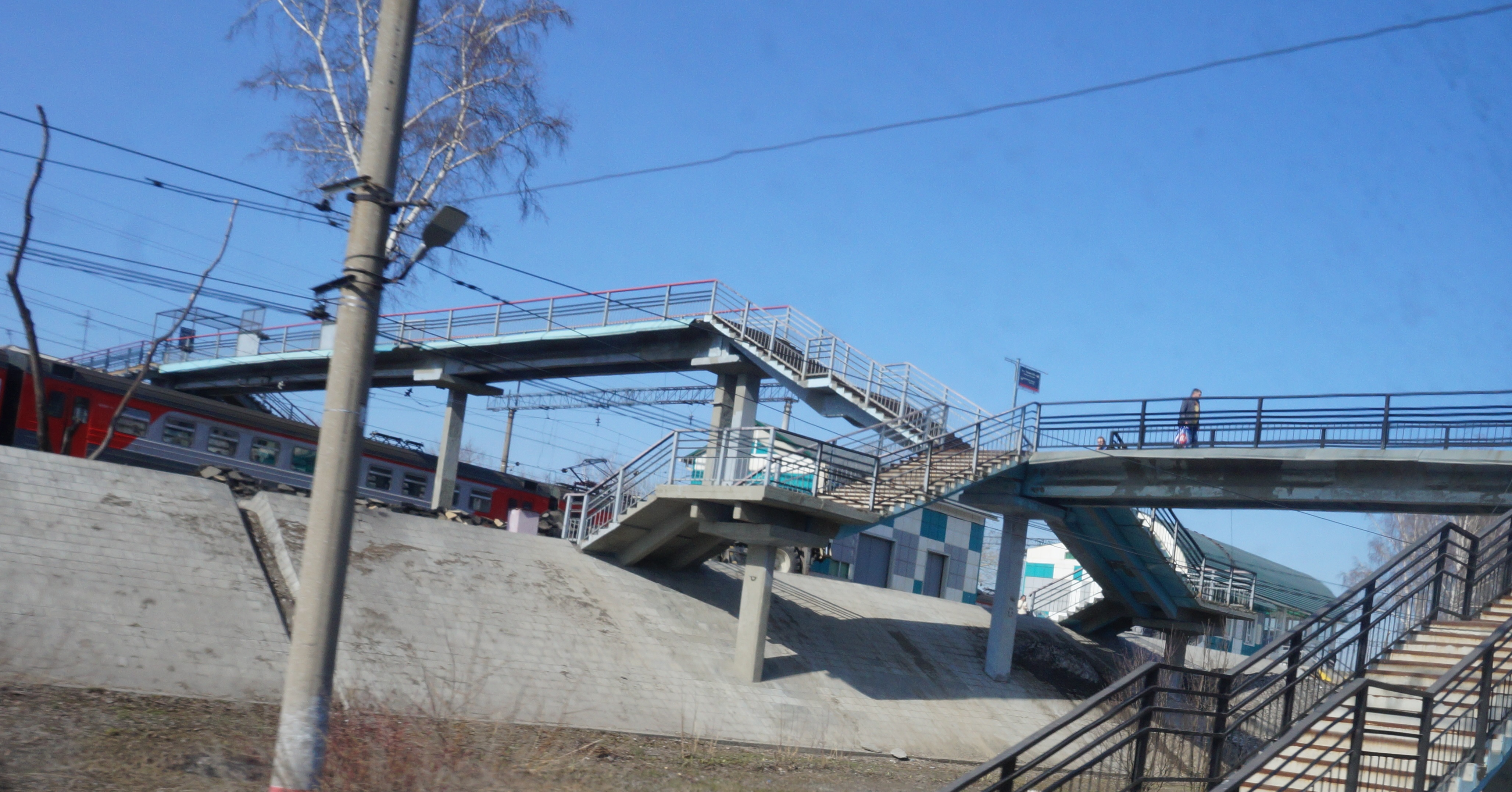 Правая обь новосибирск западный. Станция правая Обь в Новосибирске. Мост пешеходный из сборного железобетона. Надземный переход в Новосибирске. Новосибирск переходы.