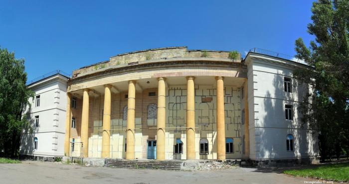 Артемовский дк. Харцызск ДК. Бахмут дворец культуры. Бахмут ДК Мартынова. ДК имени Ленина Бахмут.