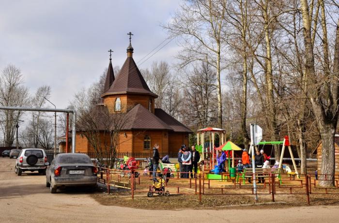 Храм Александра Невского Петровское. Храм Александра Невского пос Петровское. Петровское военный городок Видное. Петровское Ленинский район Московская область.