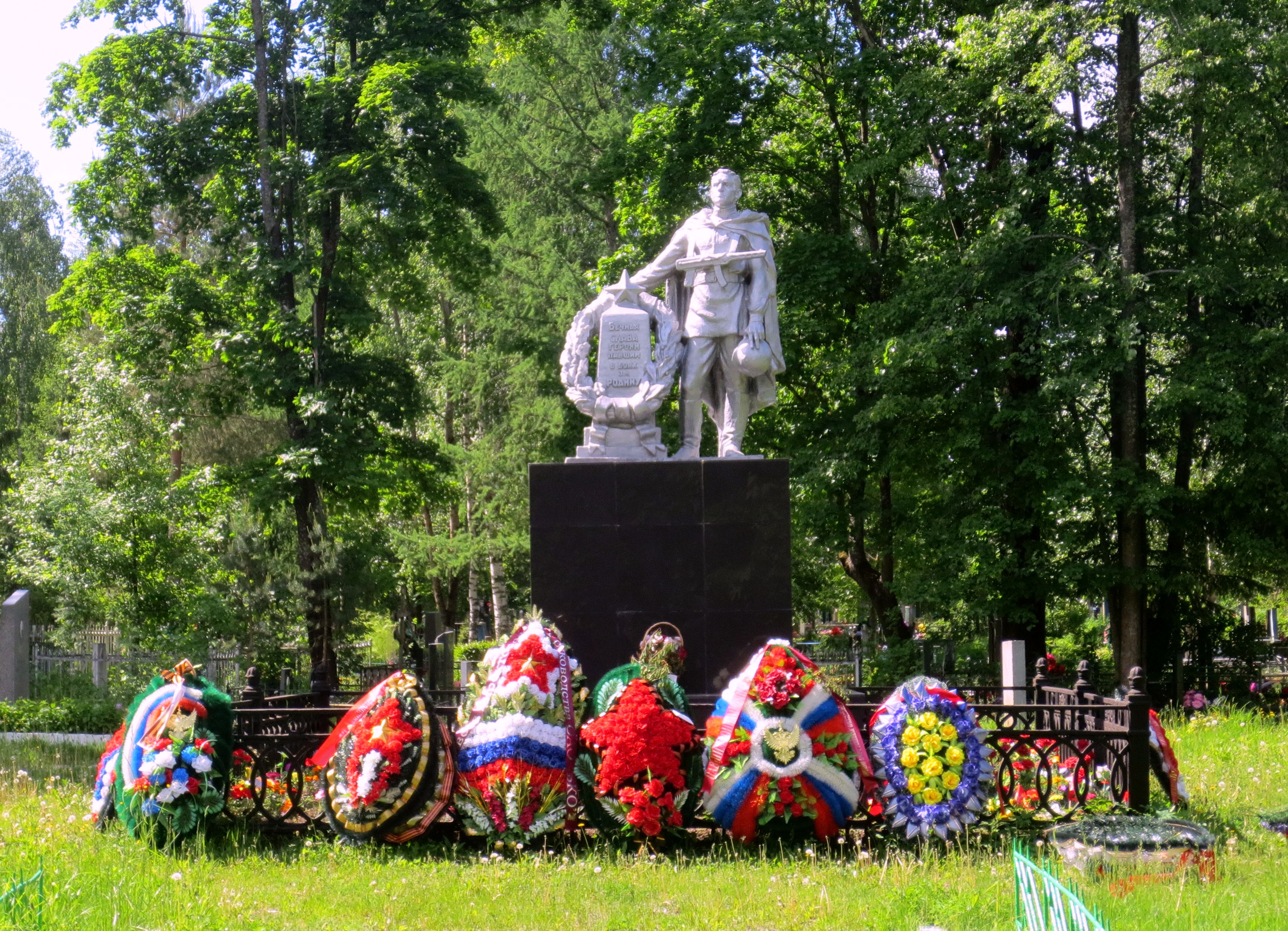 Братские могилы города