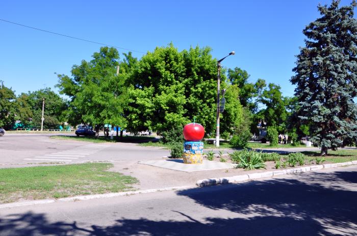 Погода в каменке днепровской запорожской обл. Памятник помидору Каменка-Днепровская. Каменка Днепровская. Украина. Монумент Слава помидору Каменке -Днепровской Запорожской области.