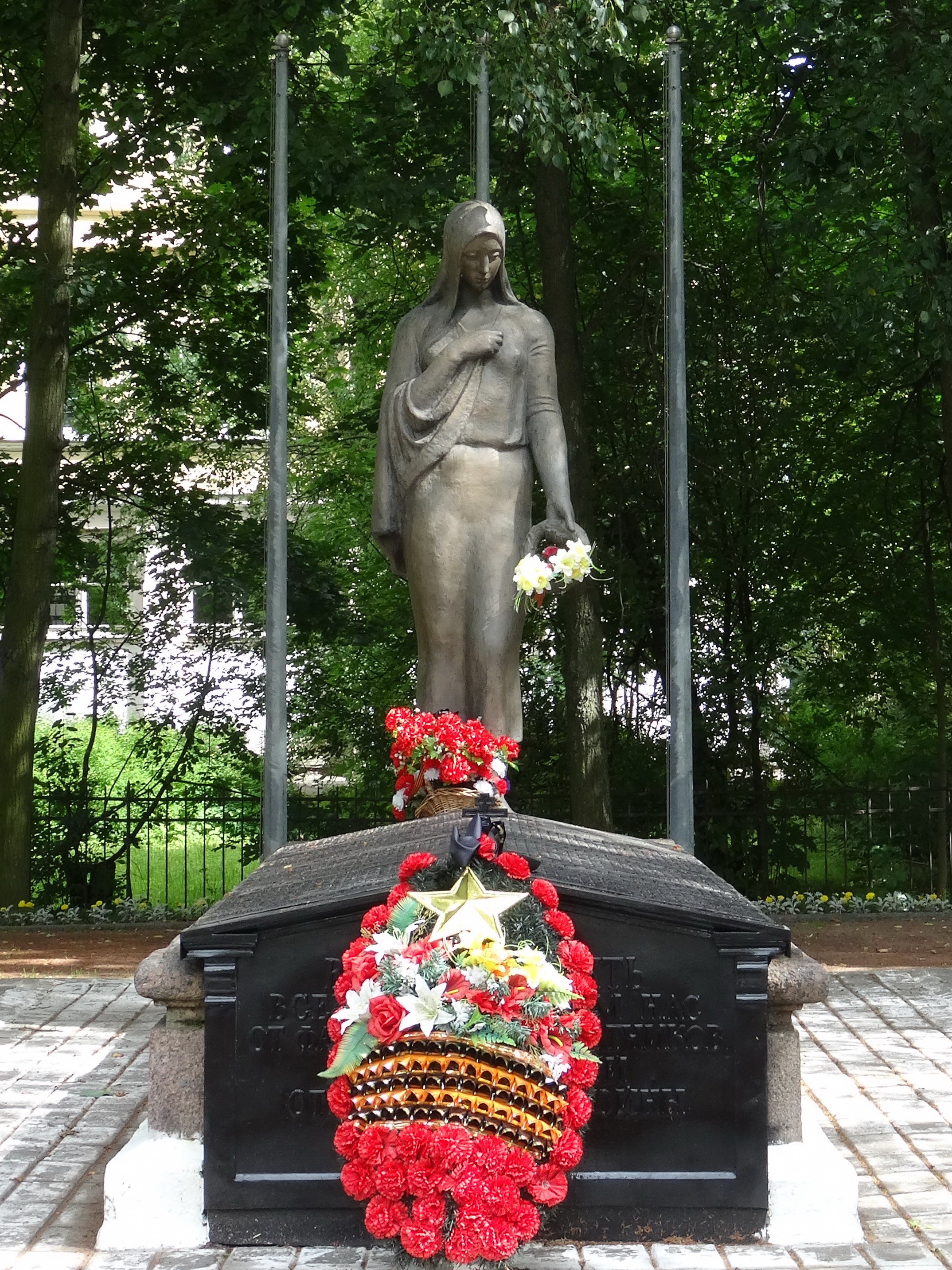 памятники воинам в санкт петербурге