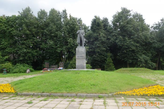 Ленин шоссе. Парголово памятник Ленину. Ломоносова Парголово памятник Ленина. Памятники в Парголово СПБ. Ленина 20 Парголово.