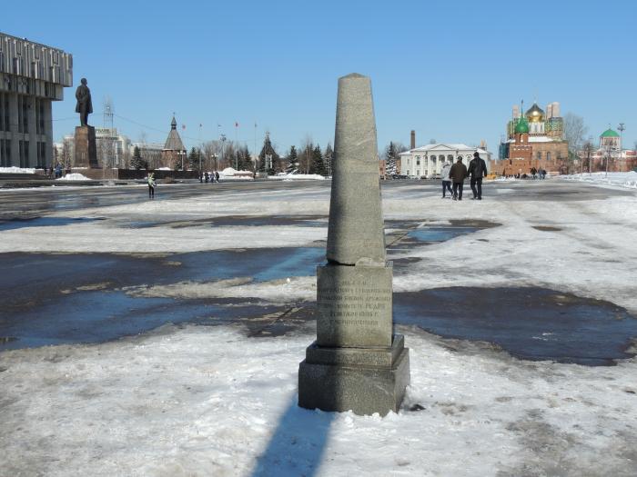 Первоначальное место. Тула Обелиск место столкновения боевой дружины с черносотенцами. Памятник революционным событиям 1905 года. Памятник событиям 1905 года в Туле. Обелиск о событиях 21 октября 1905 года.