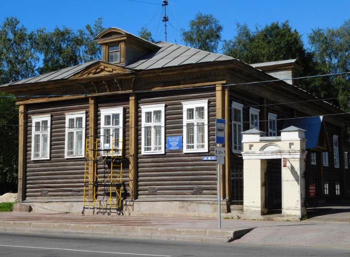 Дом ае. Воскресенский музей Череповец. Памятники архитектуры Череповца. Дом купца Цветкова Череповец. Деревянный дом купца Виноградова.