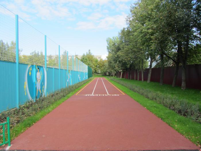 600 первомайское беговая. Городской парк с дорожками для бега. Красногвардейские пруды парк беговые дорожки. Беговые дорожки в лагере. Парк Урицкого Беговая дорожка.