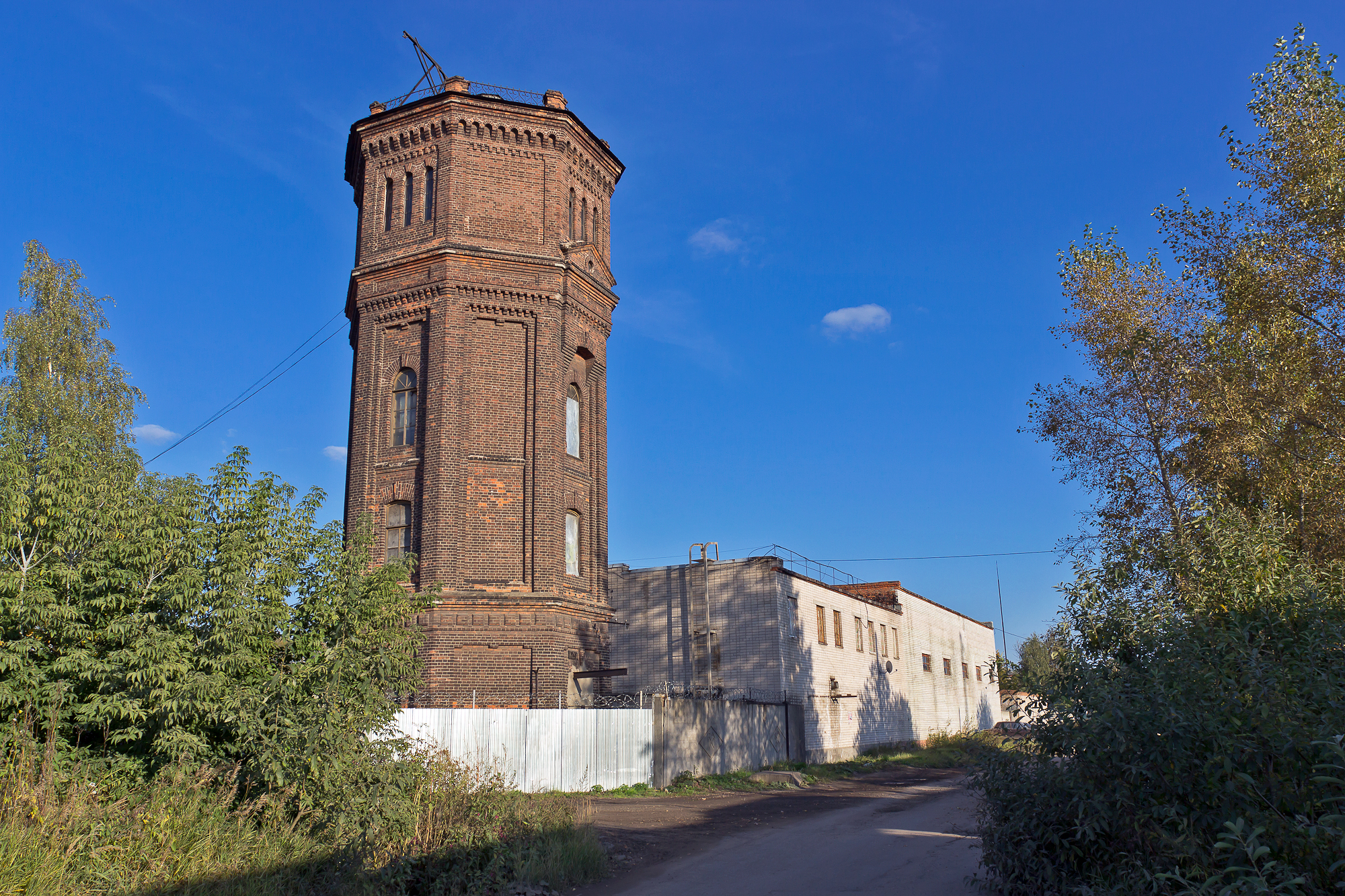 Водонапорная башня фото кирпичная