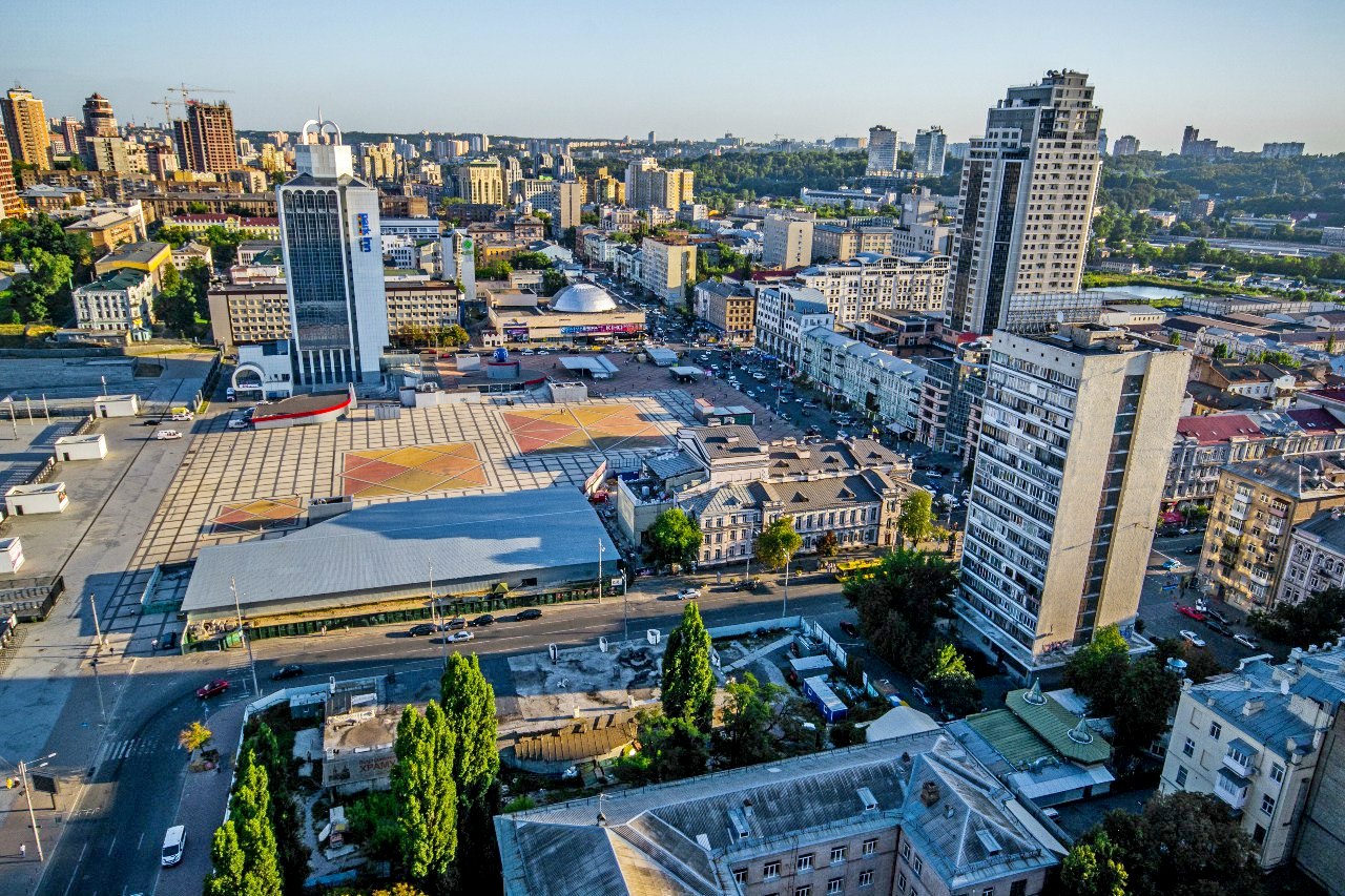 Сейчас в киеве. Лыбедская площадь Киев. Киев Троицкая площадь. Лыбедская Киев улица. Г Киев ул широкая.