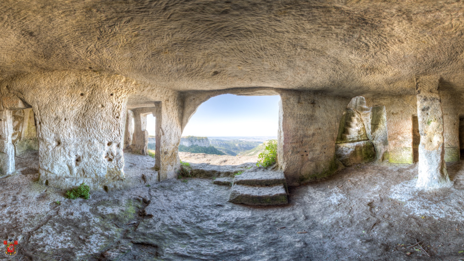 Пещеры Мангуп-Кале